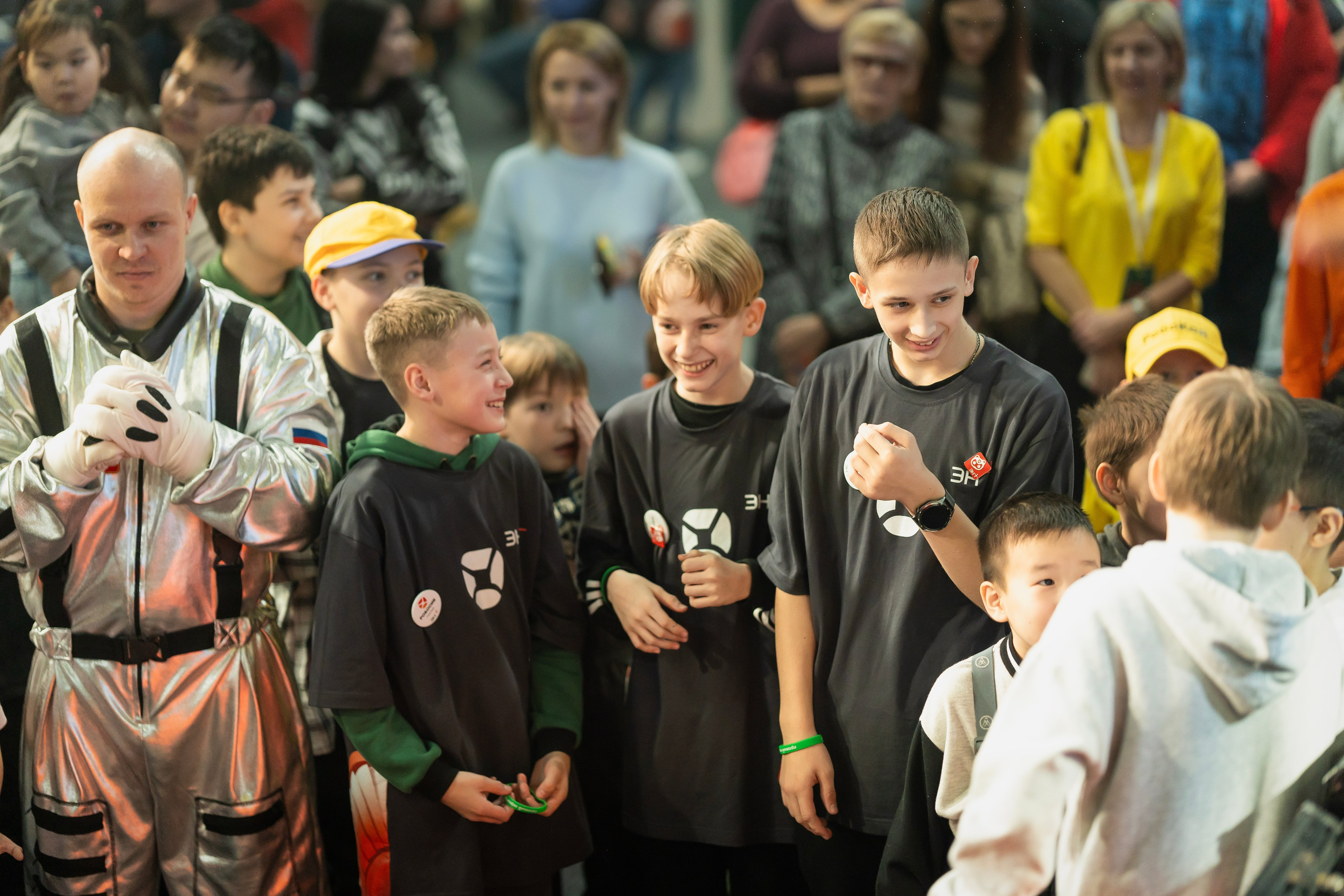 Робосиб в Сибэкспоцентре. Занимаюсь профессиональной фотографией и живу рядом с Байкалом. Работаю в разных жанрах