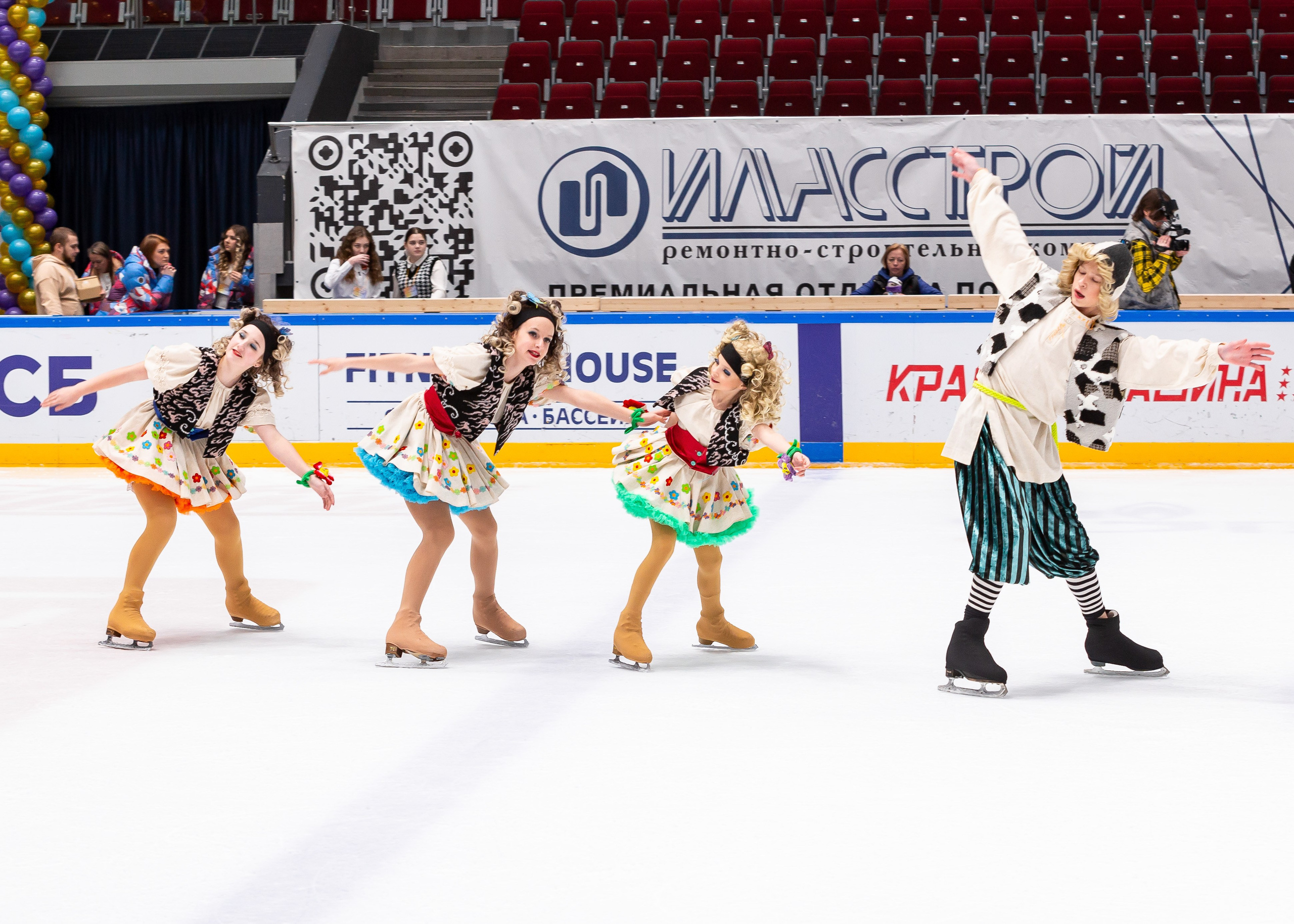 VII Ежегодный фестиваль массовых танцев на льду и фигурного катания «Петровский лёд» Санкт-Петербург 2024. Репортажный фотограф в Москве