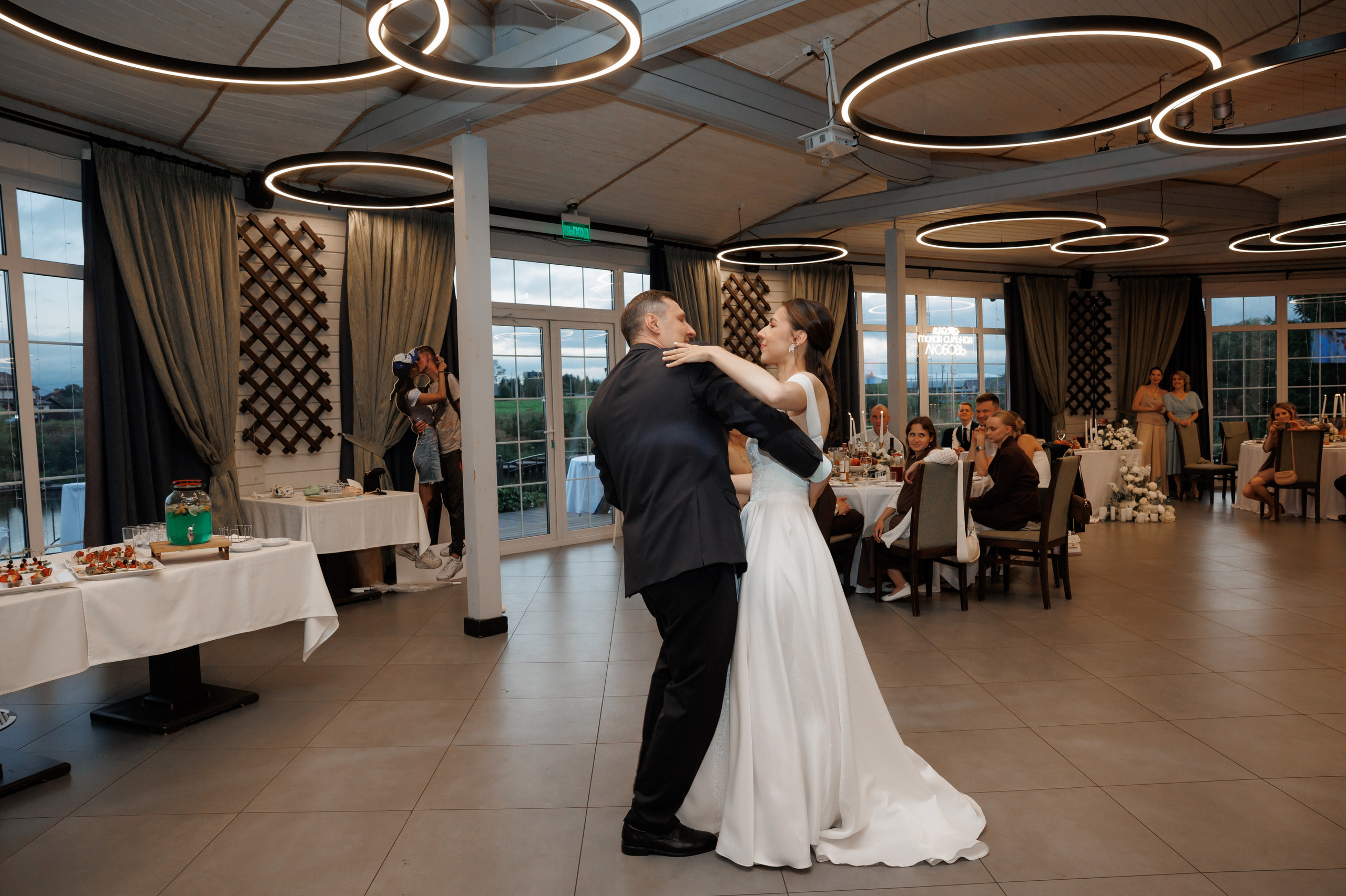 Регистрация в отеле Fish Point, ЗАГС Бутово, прогулка в Остафьево. Свадебный и репортажный фотограф (Москва, Королев и другие)