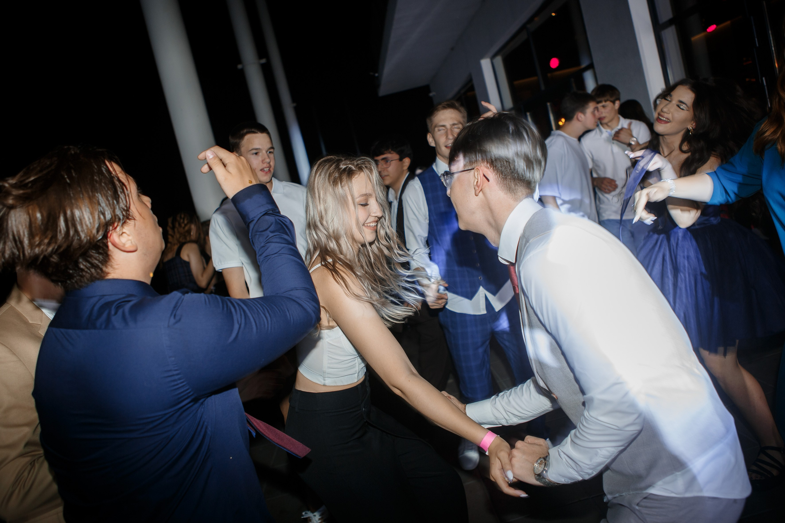 Выпускной Гимназия 12 2024 OpenHouse. Свадебный и портретный Фотограф в Липецке Дмитрий Котюков