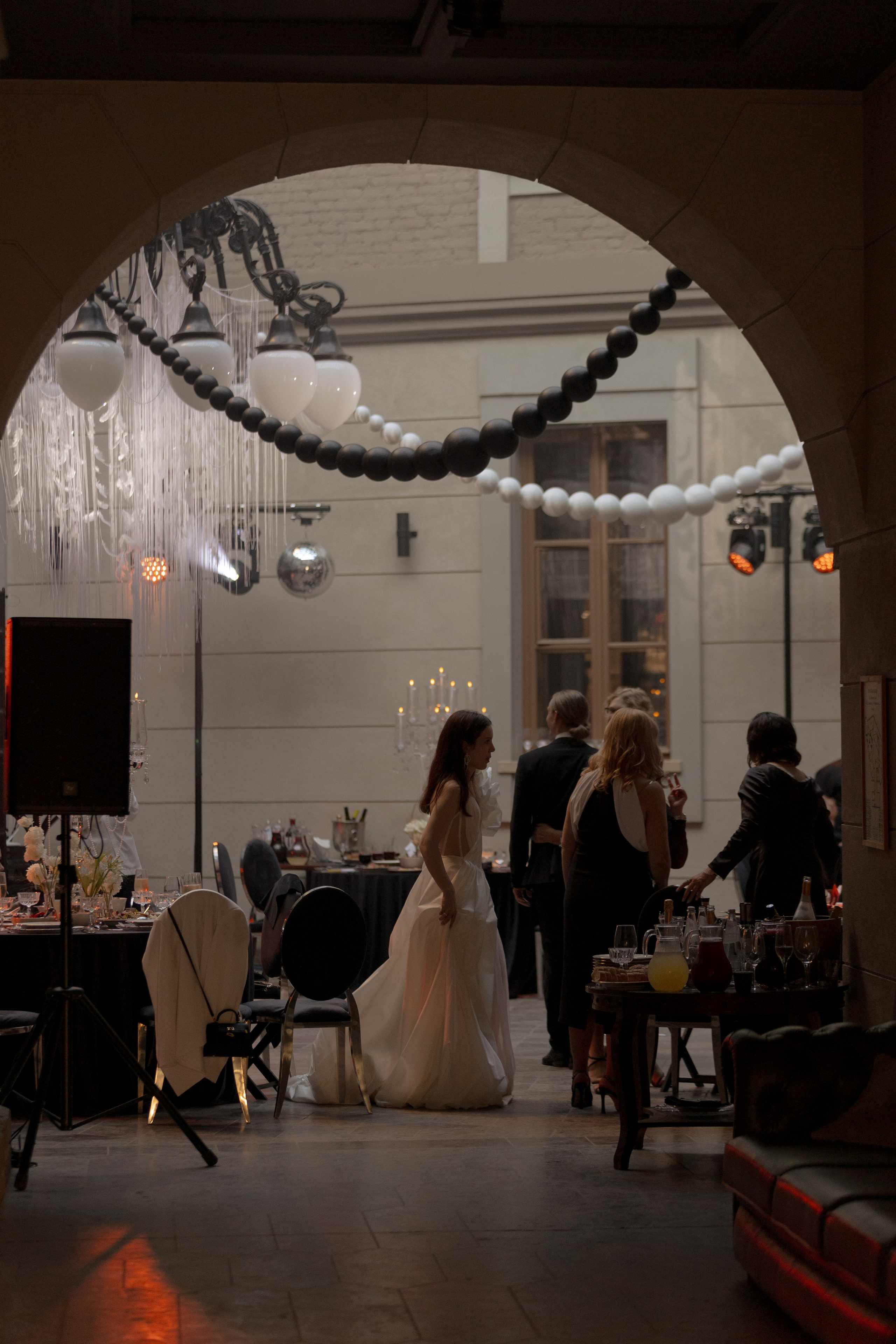 Артем и Анастасия: свадьба с танцами в замке. @dariazphoto свадебный фотограф