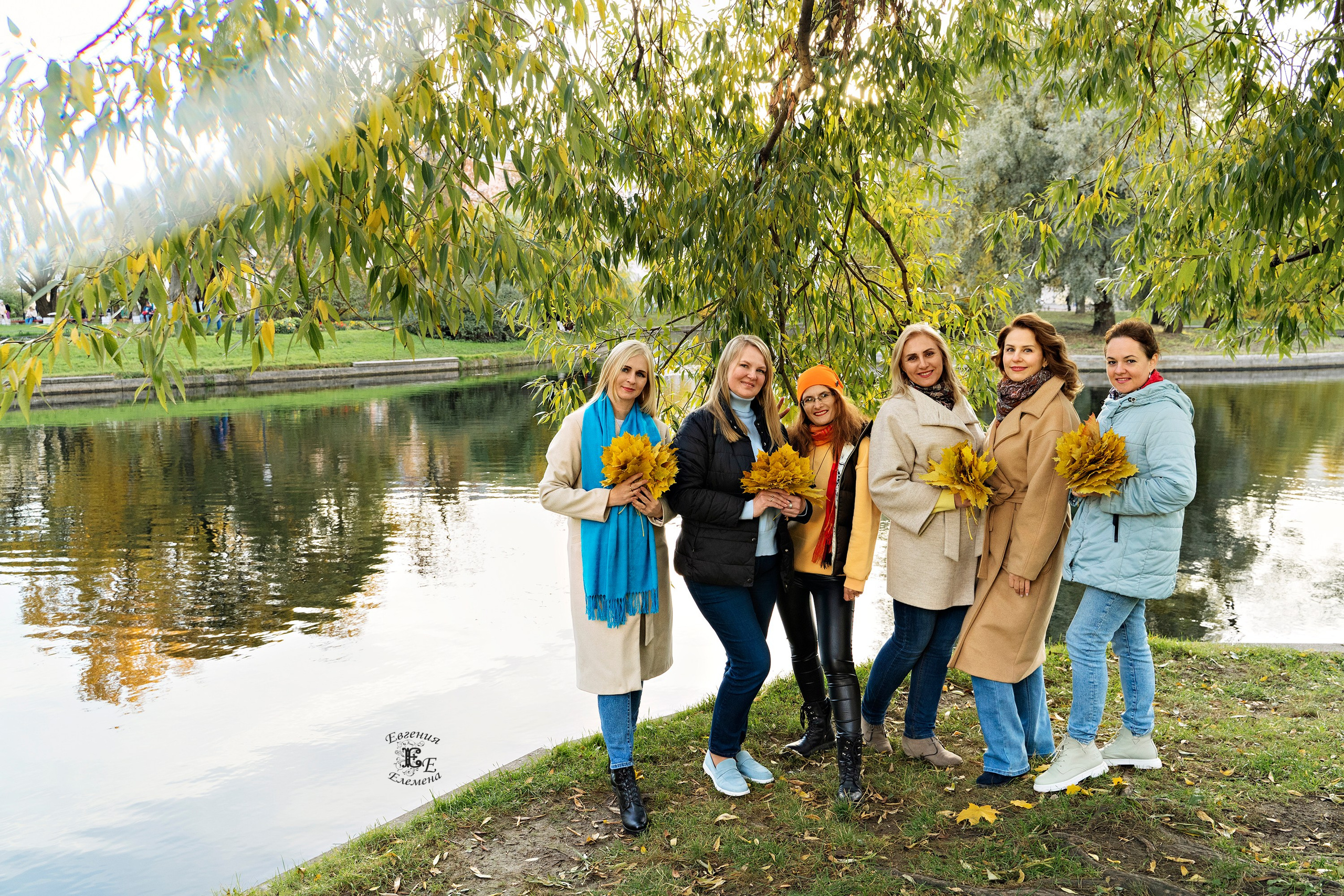 Групповая осенняя фотография. Семейный и портретный фотограф в Санкт-Петербурге Евгения Елемена