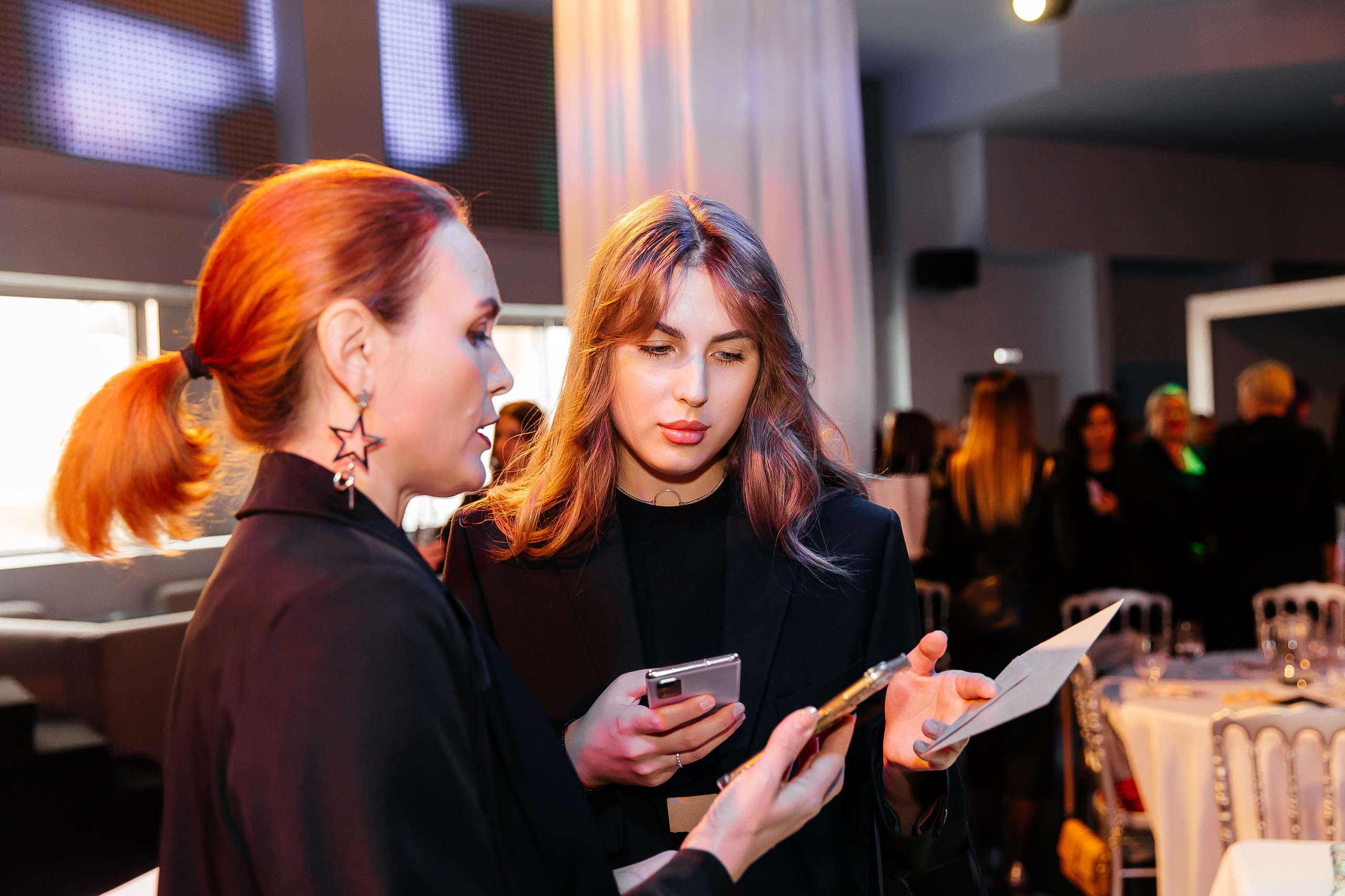 Фотозона+выступление спикеров. Фотограф в Красноярске Надежда Воскресенская