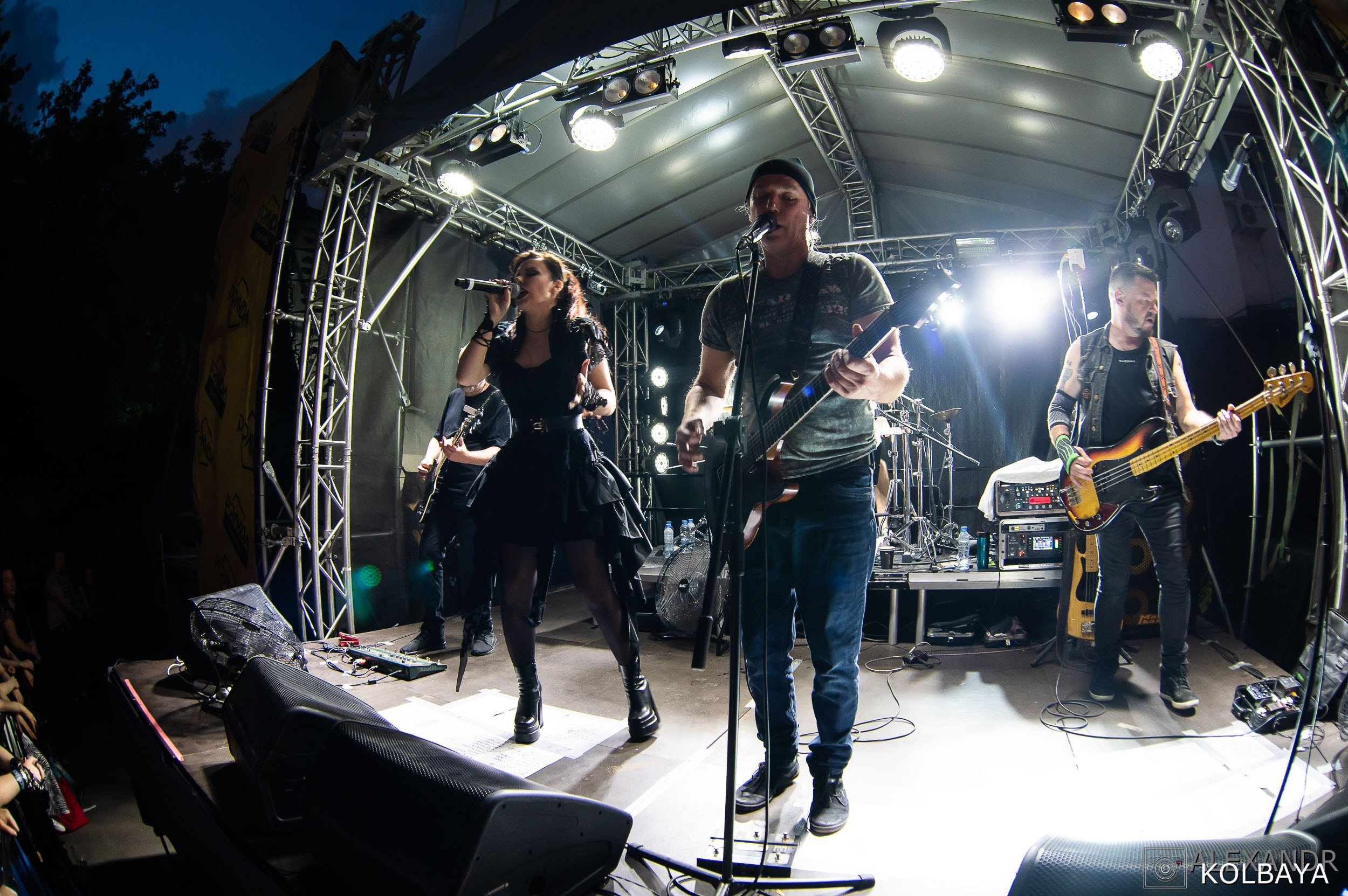 Фоторепортаж с мэшап концерта группы Черный Обелиск 4 июля 2024 года. Концертный и театральный репортажный фотограф в Москве Александр Колбая