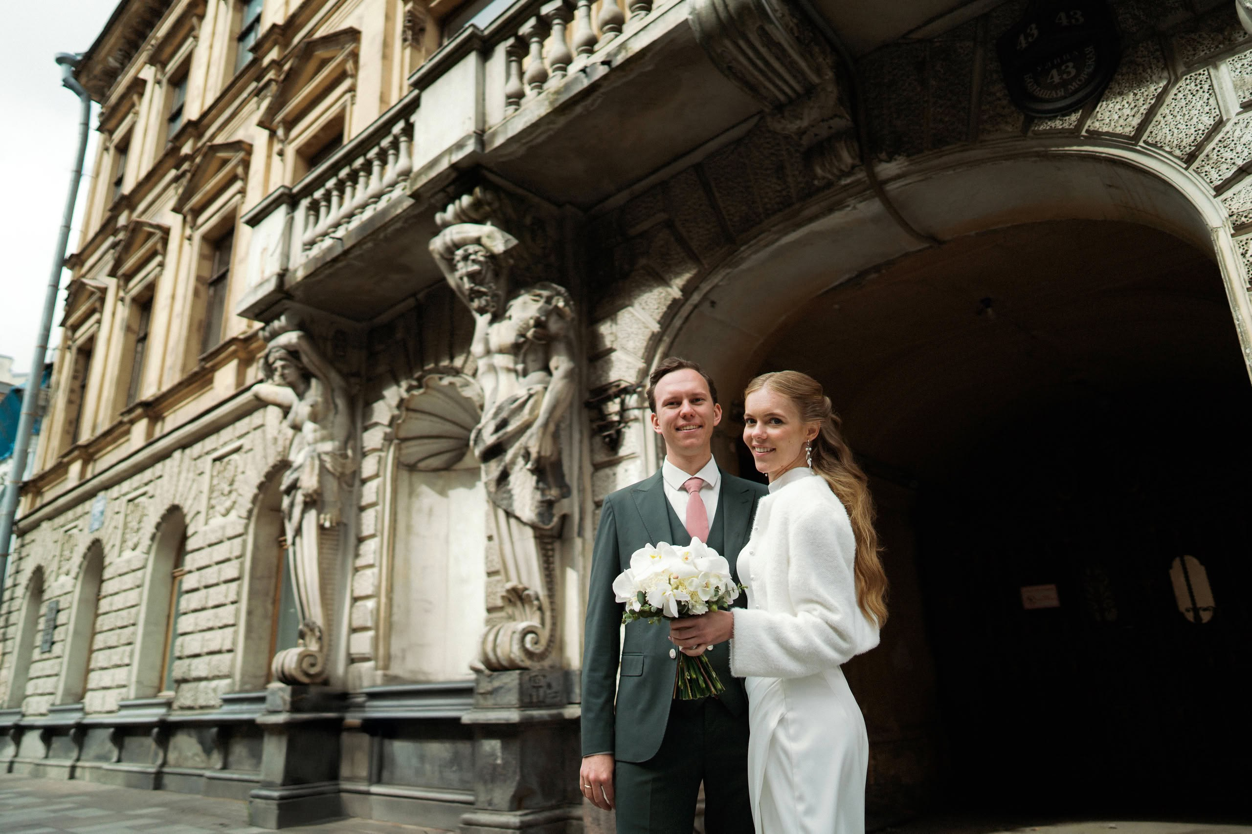 Арина и Илья — свадьба в Петербурге, цифра и плёнка. Свадебный фотограф Дмитрий Родионов — Санкт-Петербург и Ленинградская область