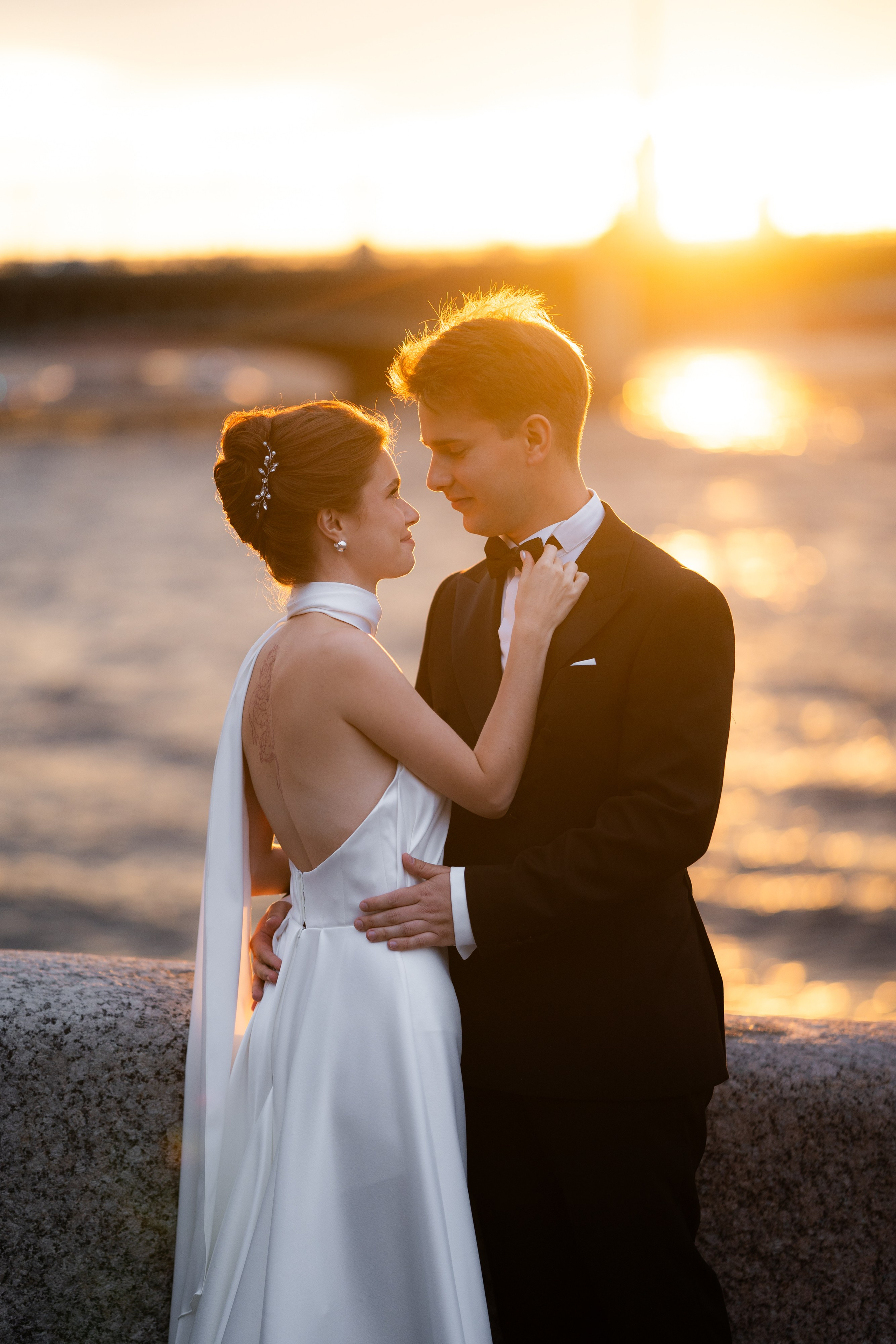 Свадебная съемка на закате. Свадебный фотограф Александр Невский в Санкт-Петербурге