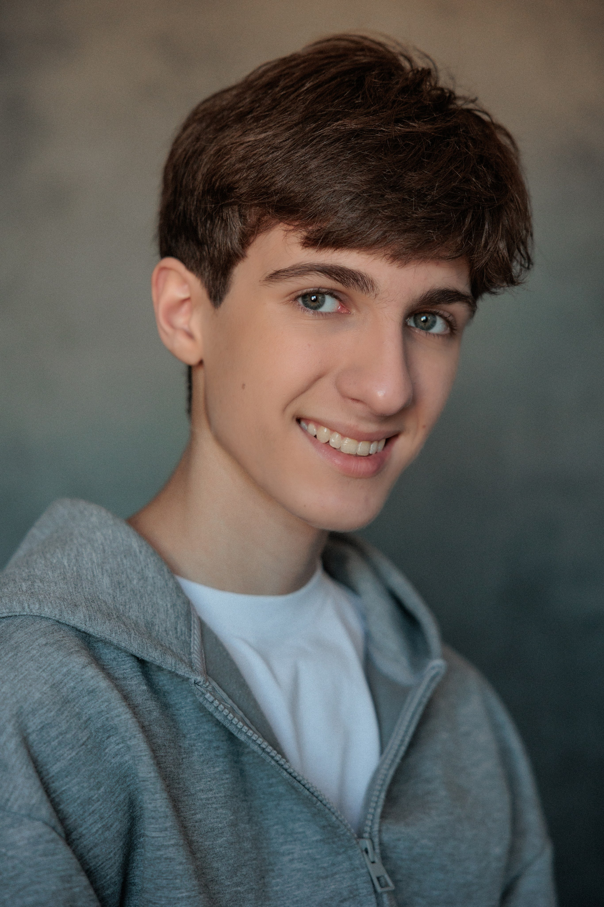 АРТЁМ. Я фотограф из Москвы к Вашим услугам