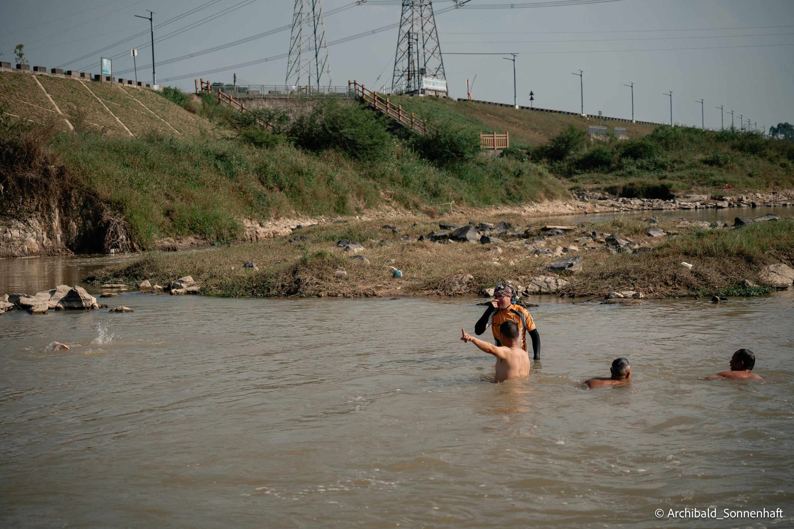Weekend kayaking trip. Photographer in Guangzhou, China. Archibald Sonnenhaft