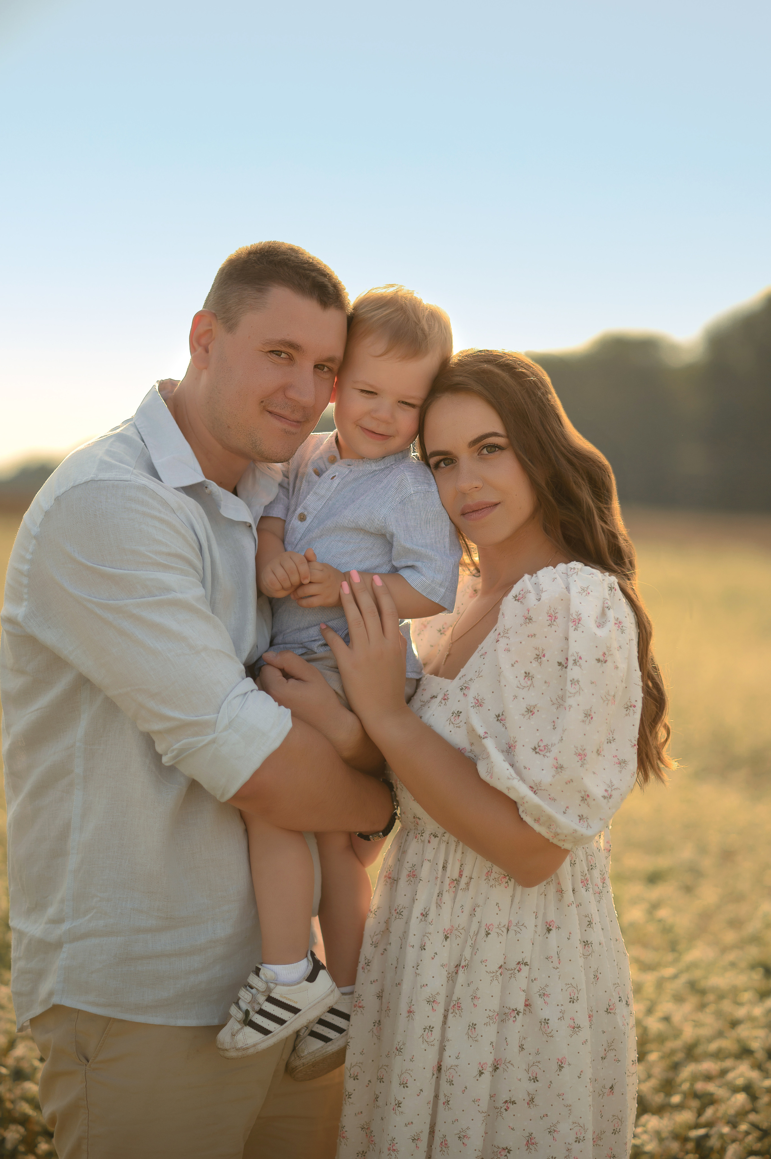 Семейная фотосъёмка в поле. Фотограф в Туле|Москве. Контент-съёмка, женские портреты, репортажные и съёмки для брендов