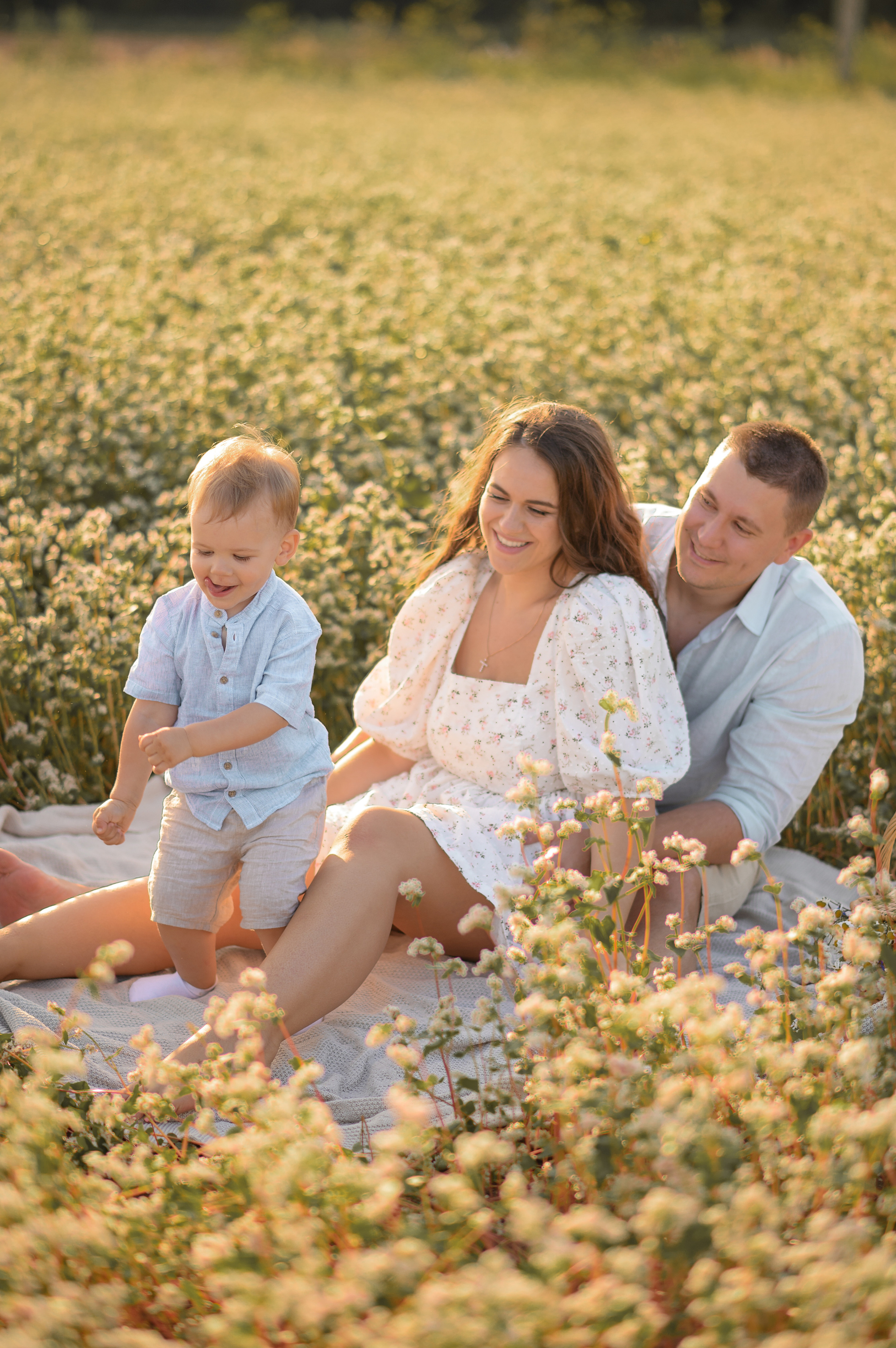 Семейная фотосъёмка в поле. Фотограф в Туле|Москве. Контент-съёмка, женские портреты, репортажные и съёмки для брендов