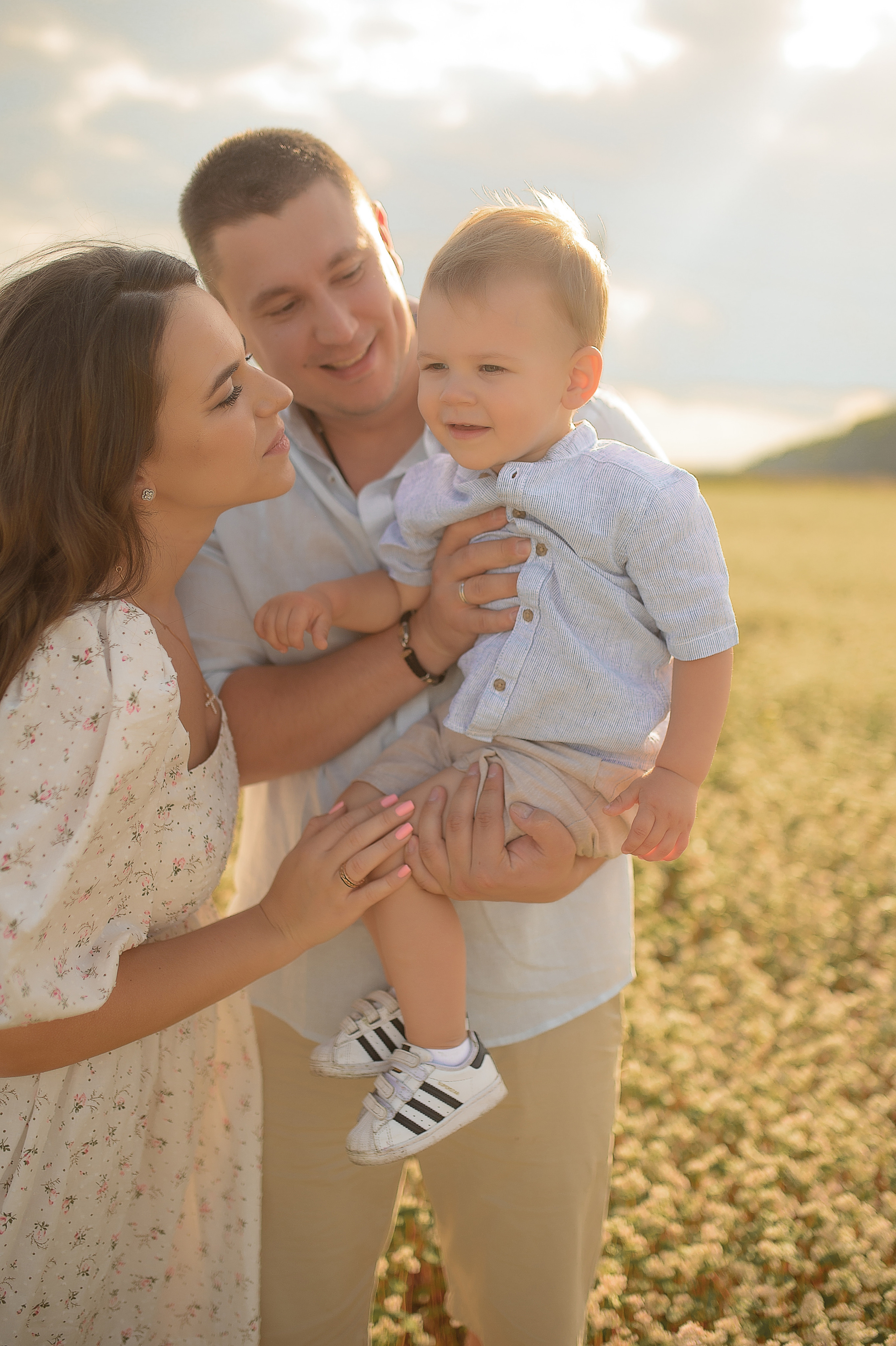 Семейная фотосъёмка в поле. Фотограф в Туле|Москве. Контент-съёмка, женские портреты, репортажные и съёмки для брендов