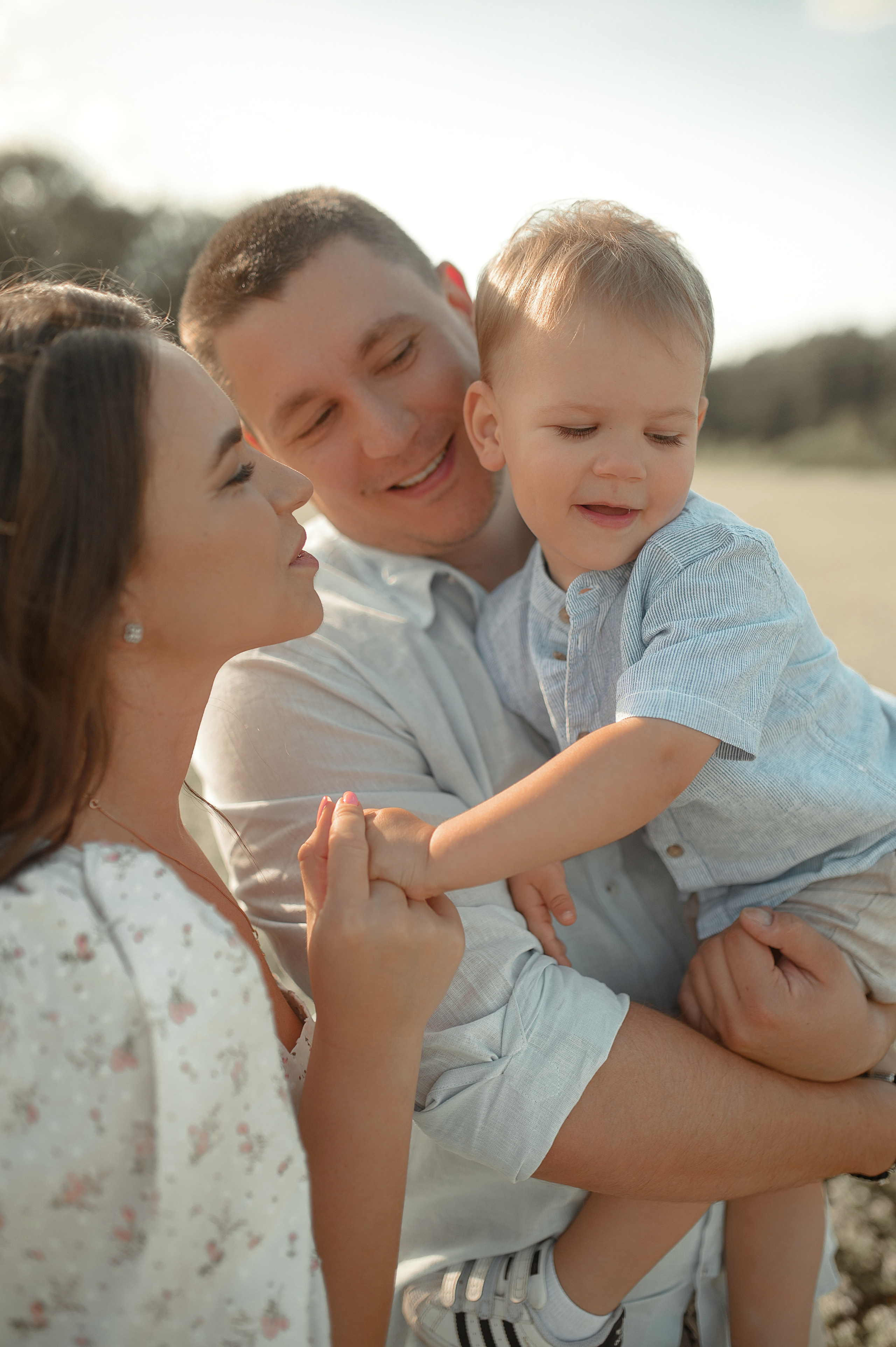 Семейная фотосъёмка в поле. Фотограф в Туле|Москве. Контент-съёмка, женские портреты, репортажные и съёмки для брендов