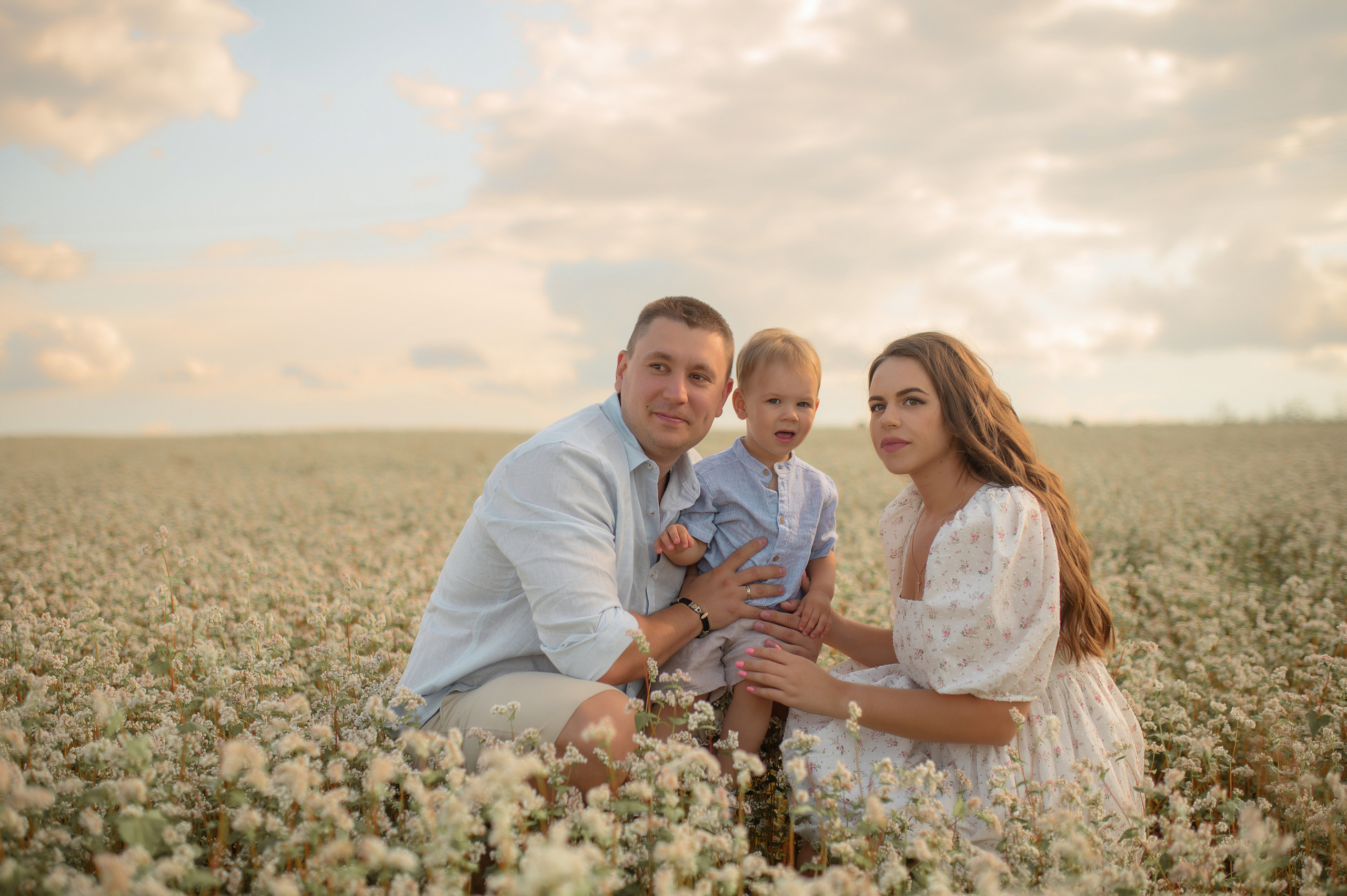Семейная фотосъёмка в поле. Фотограф в Туле|Москве. Контент-съёмка, женские портреты, репортажные и съёмки для брендов