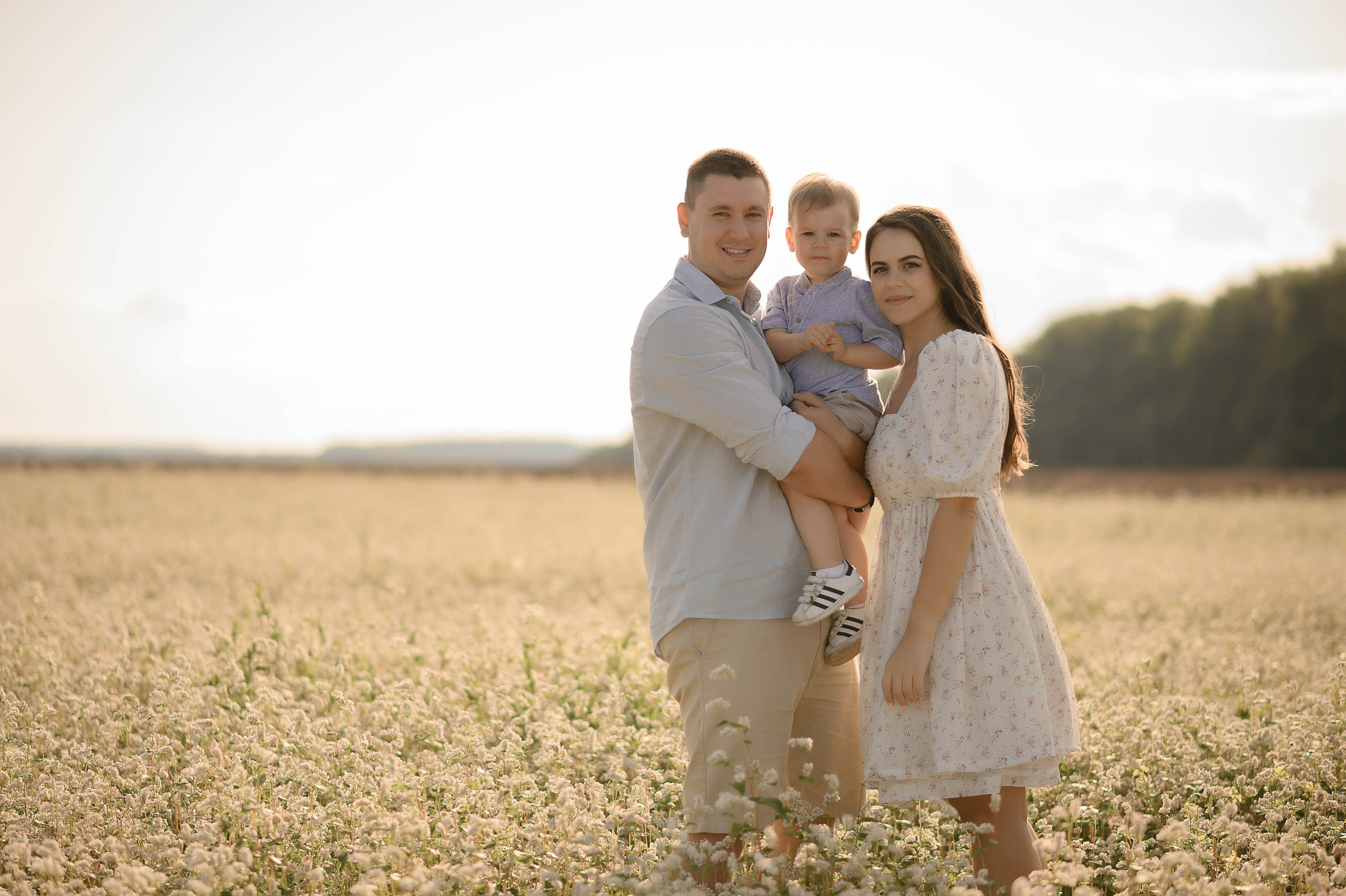 Семейная фотосъёмка в поле. Фотограф в Туле|Москве. Контент-съёмка, женские портреты, репортажные и съёмки для брендов