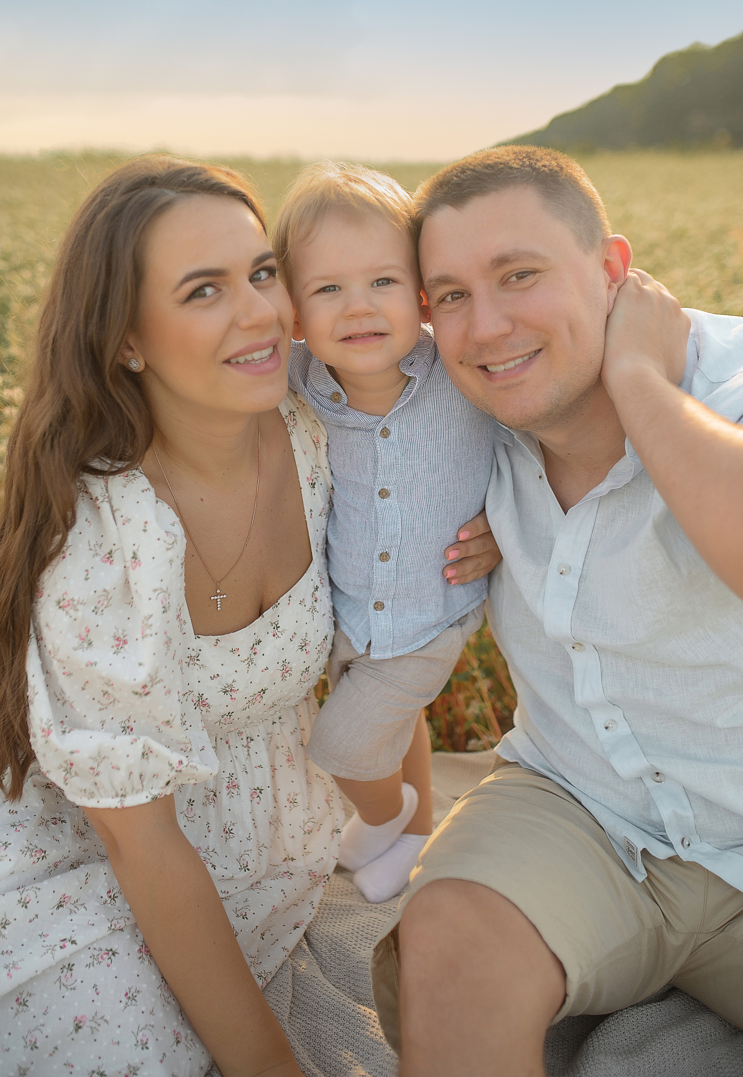 Семейная фотосъёмка в поле. Фотограф в Туле|Москве. Контент-съёмка, женские портреты, репортажные и съёмки для брендов