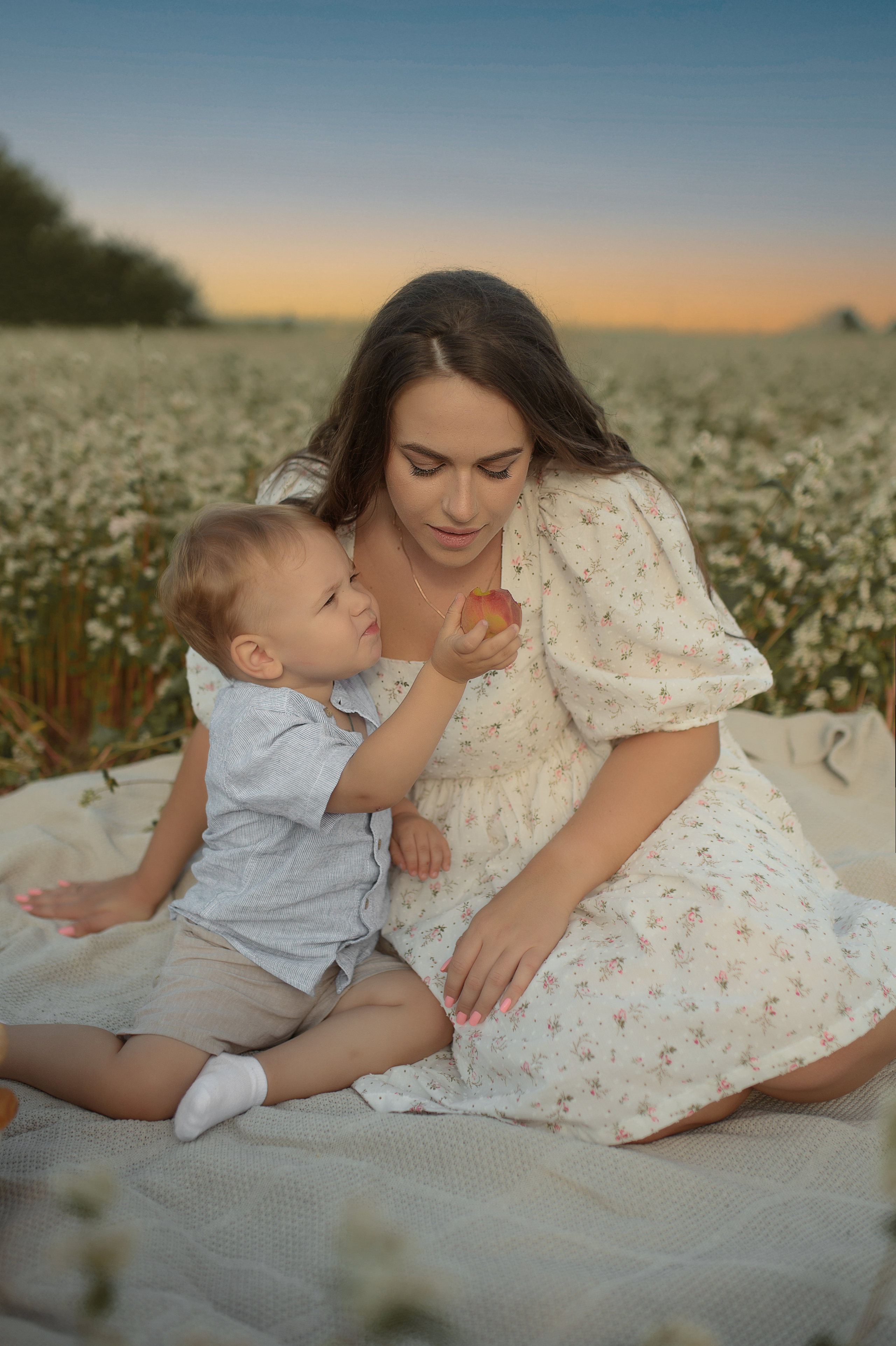 Семейная фотосъёмка в поле. Фотограф в Туле|Москве. Контент-съёмка, женские портреты, репортажные и съёмки для брендов