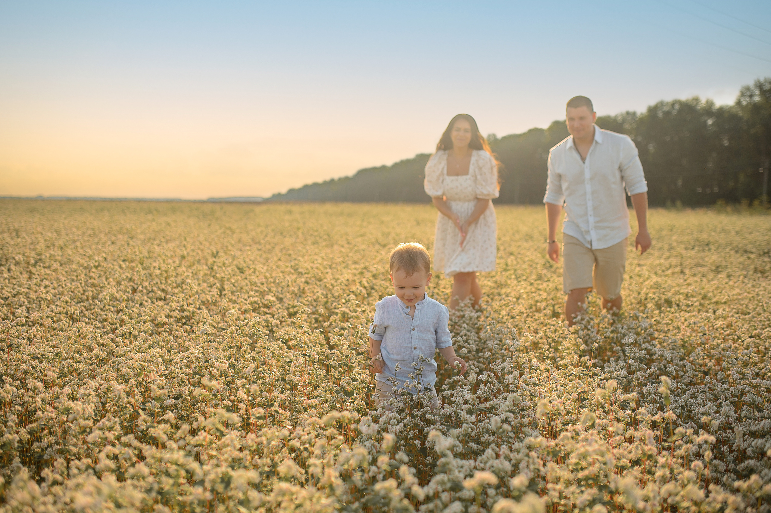 Семейная фотосъёмка в поле. Фотограф в Туле|Москве. Контент-съёмка, женские портреты, репортажные и съёмки для брендов