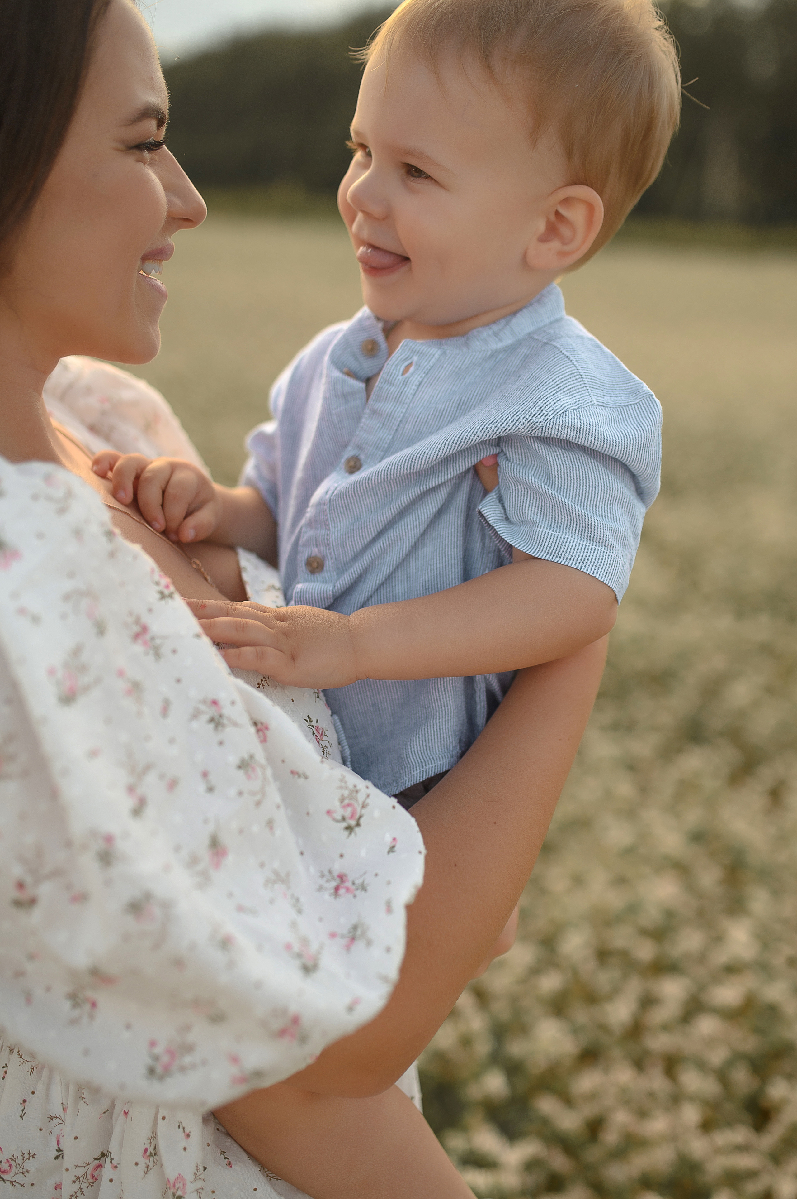 Семейная фотосъёмка в поле. Фотограф в Туле|Москве. Контент-съёмка, женские портреты, репортажные и съёмки для брендов