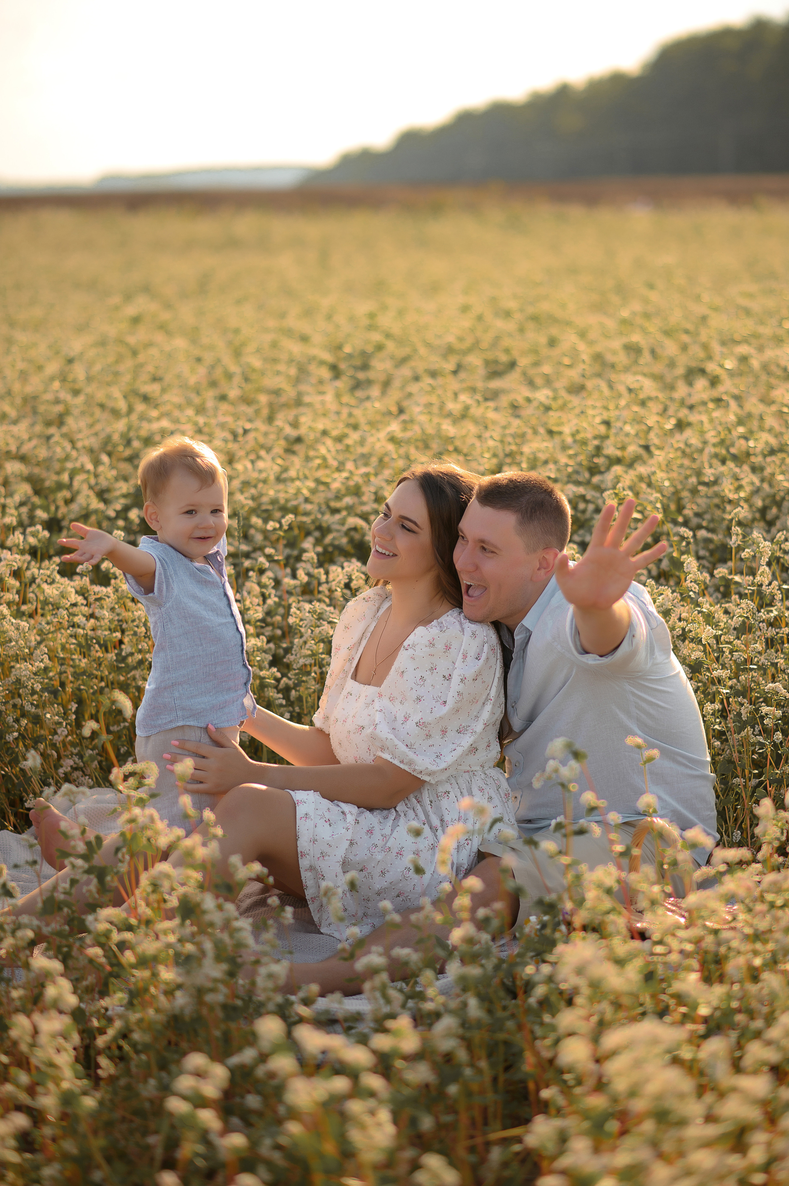 Семейная фотосъёмка в поле. Фотограф в Туле|Москве. Контент-съёмка, женские портреты, репортажные и съёмки для брендов