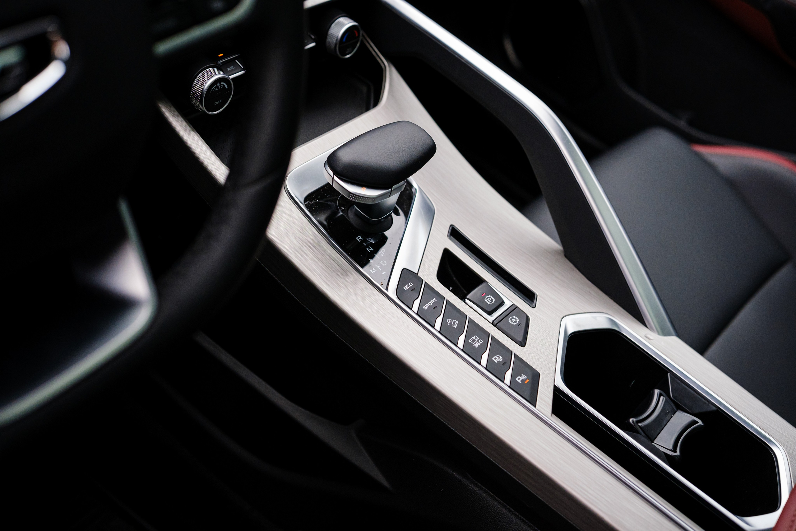 Belgee X50 — твой яркий акцент в сером потоке. Сайт фотографа Дмитрия Батенёва