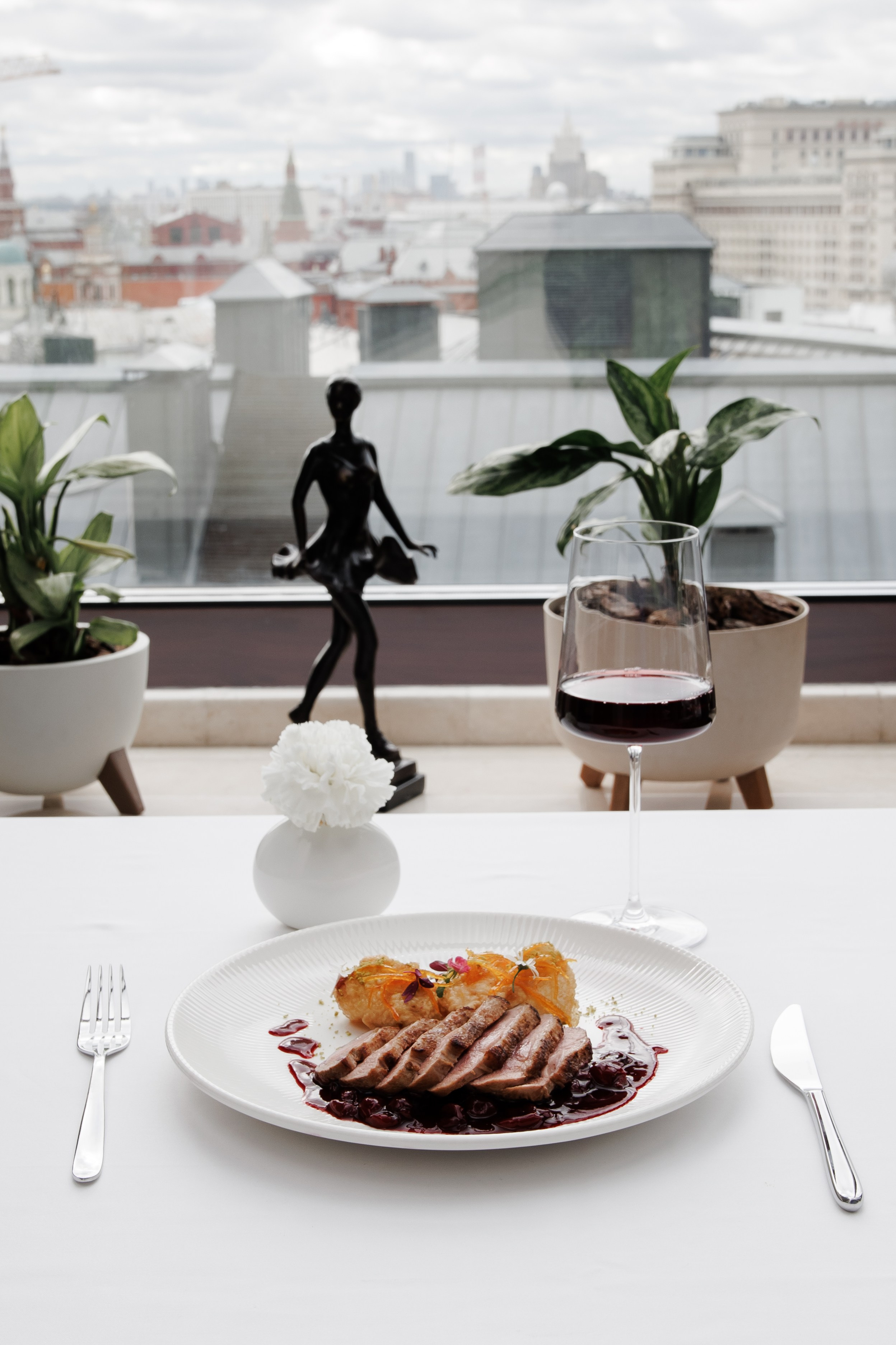 Дмитрий Крючков, шеф-повар отеля The St. Regis Moscow Nikolskaya. Свадебный/Портретный фотограф снимаю в Москве