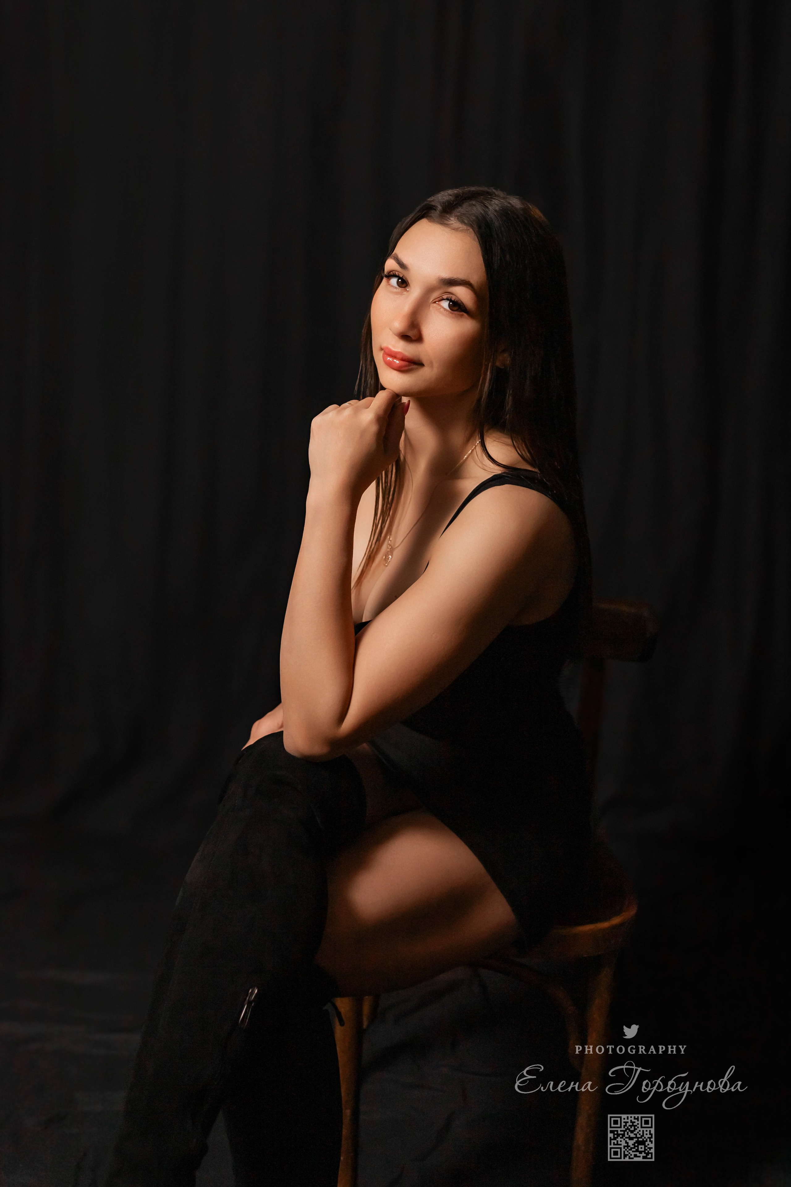 Анастасия в моей студии. Октябрь 2024. Фотограф Пермь. Свадьбы. Семья и дети, школа, д. сад. Фотокниги