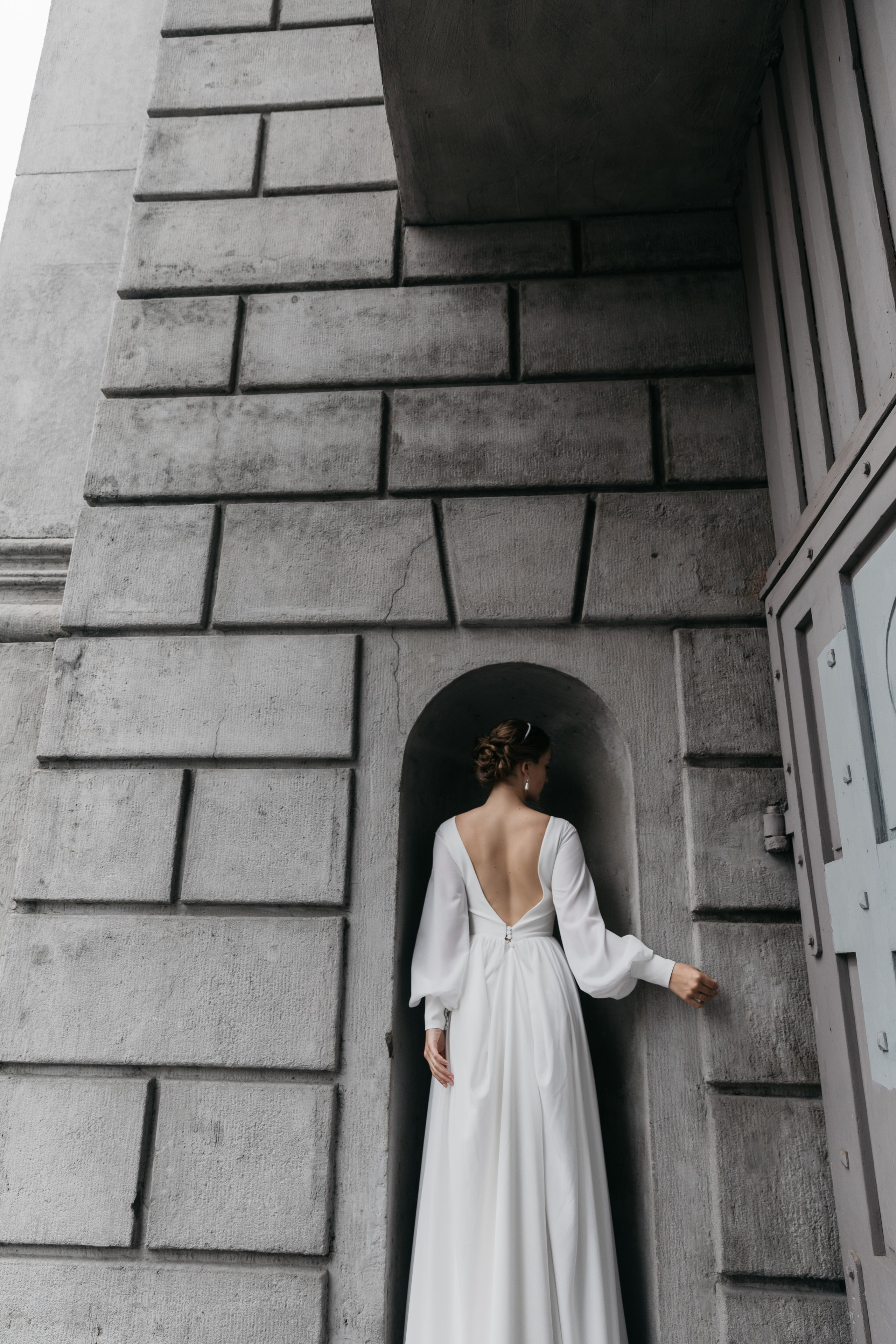 Любовь — противовес этому ужасу, любовь — акт единения и сохранения. Свадебный фотограф в Санкт-Петербурге