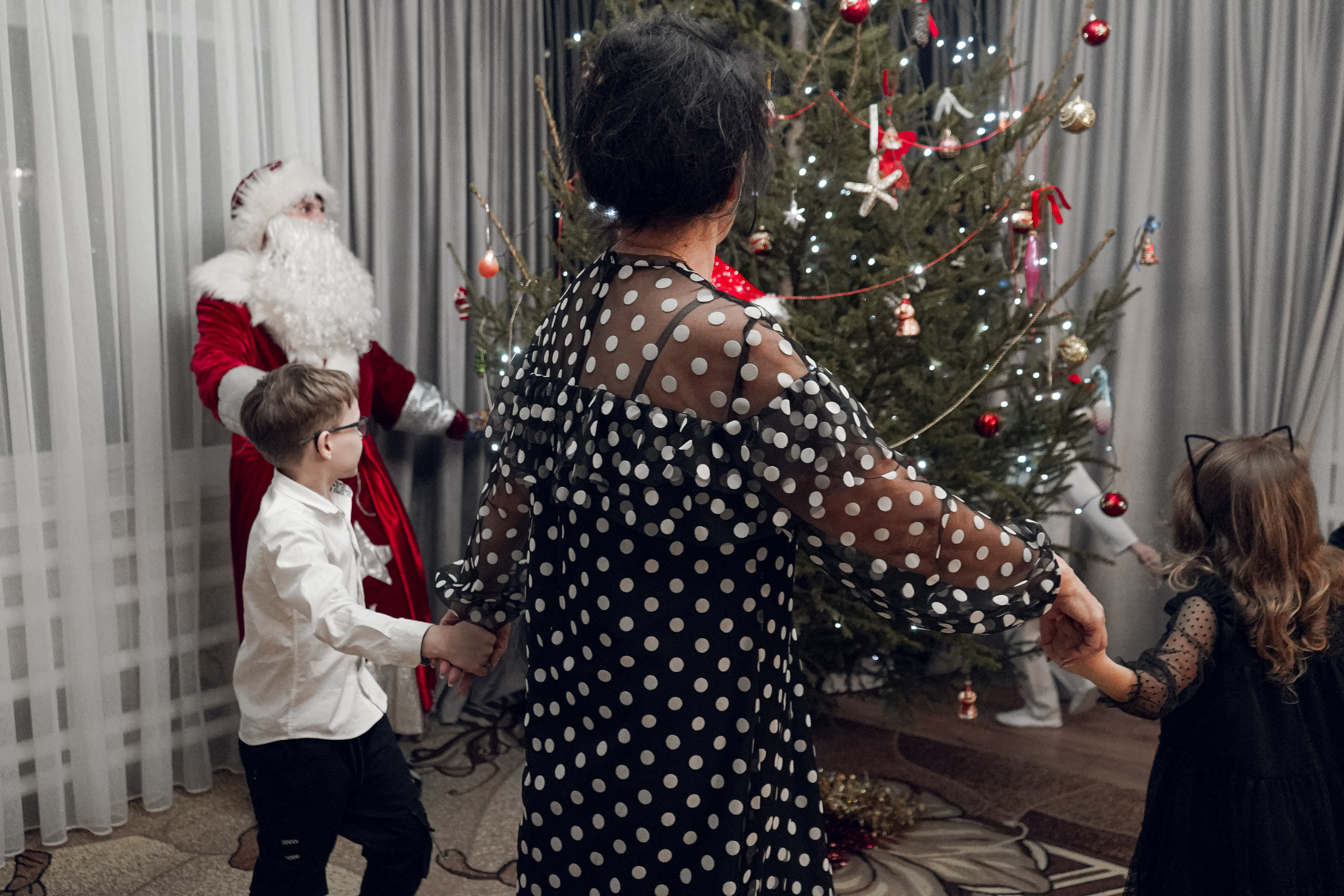 Поздравление Дедушки мороза и Снегурочки. Фотограф в Сочи Марина Барс