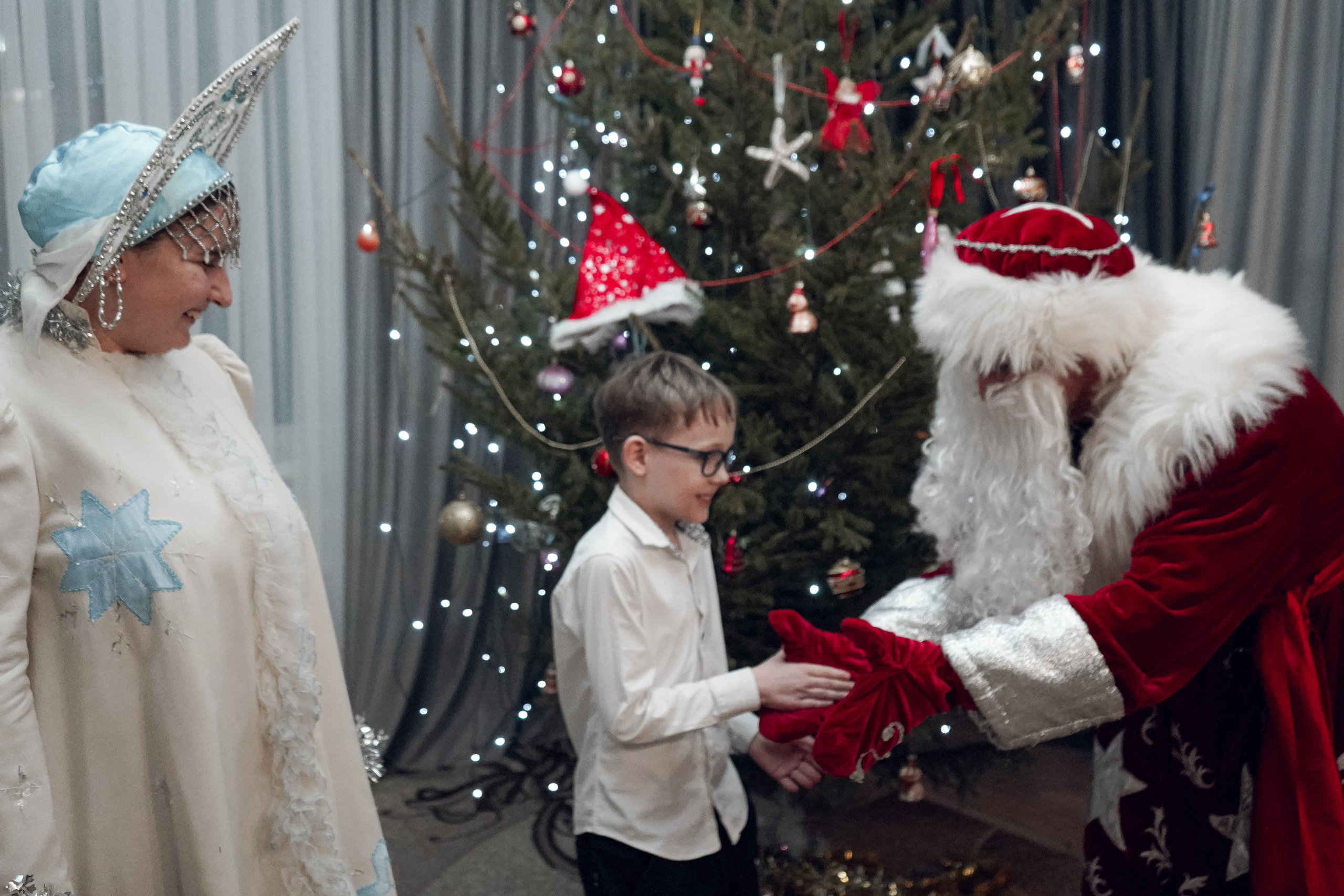 Поздравление Дедушки мороза и Снегурочки. Фотограф в Сочи Марина Барс
