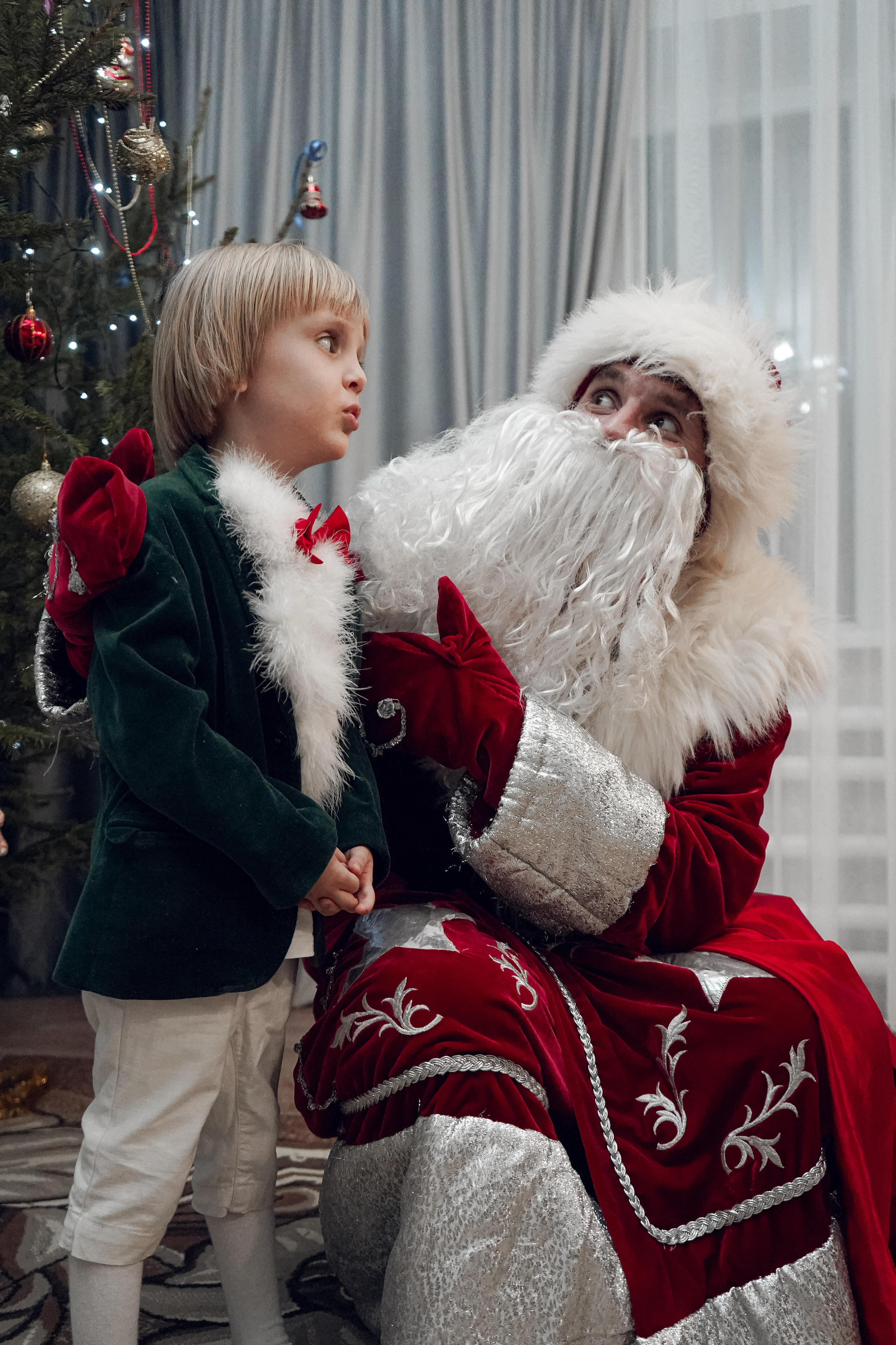 Поздравление Дедушки мороза и Снегурочки. Фотограф в Сочи Марина Барс