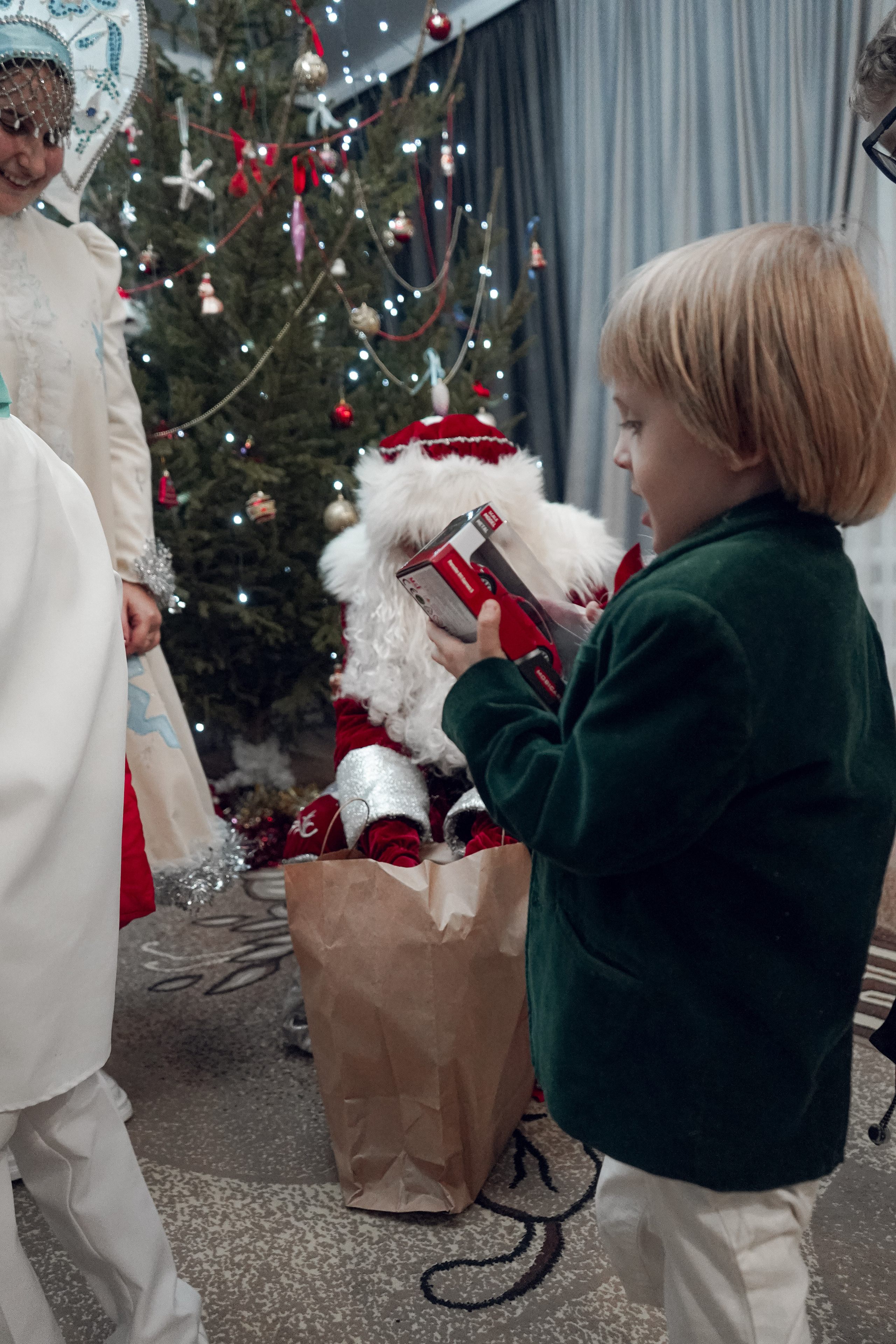 Поздравление Дедушки мороза и Снегурочки. Фотограф в Сочи Марина Барс