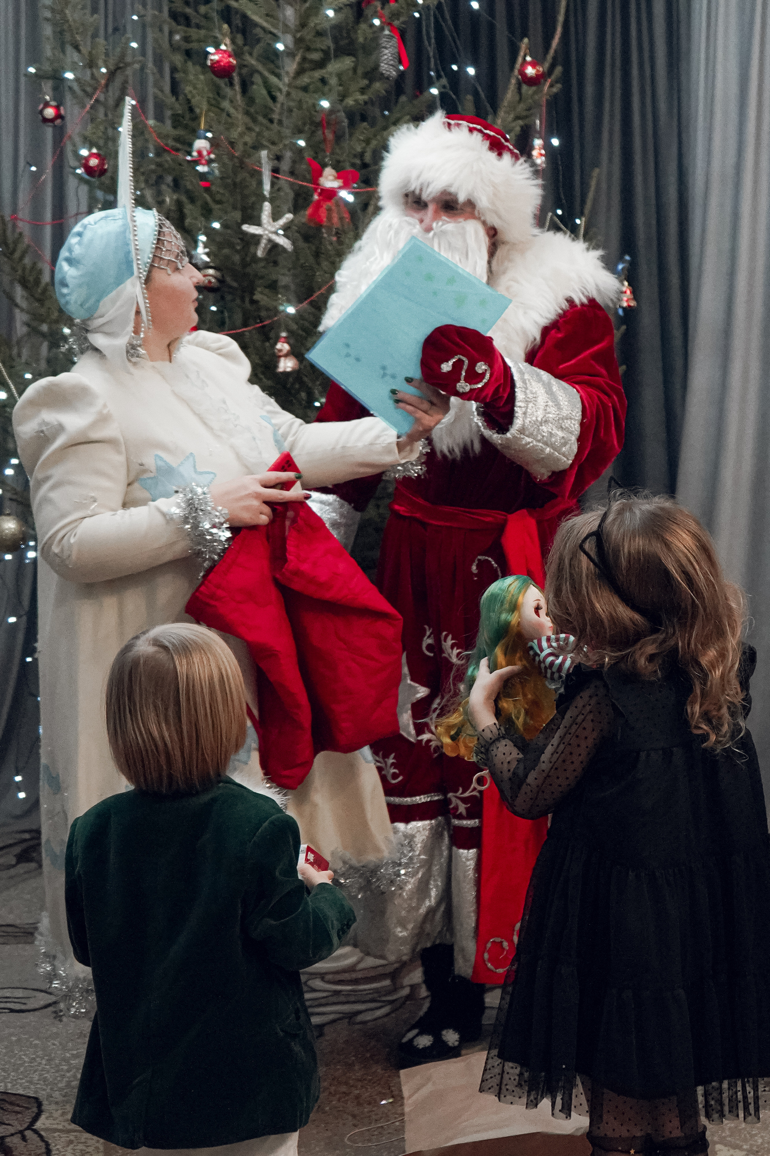 Поздравление Дедушки мороза и Снегурочки. Фотограф в Сочи Марина Барс