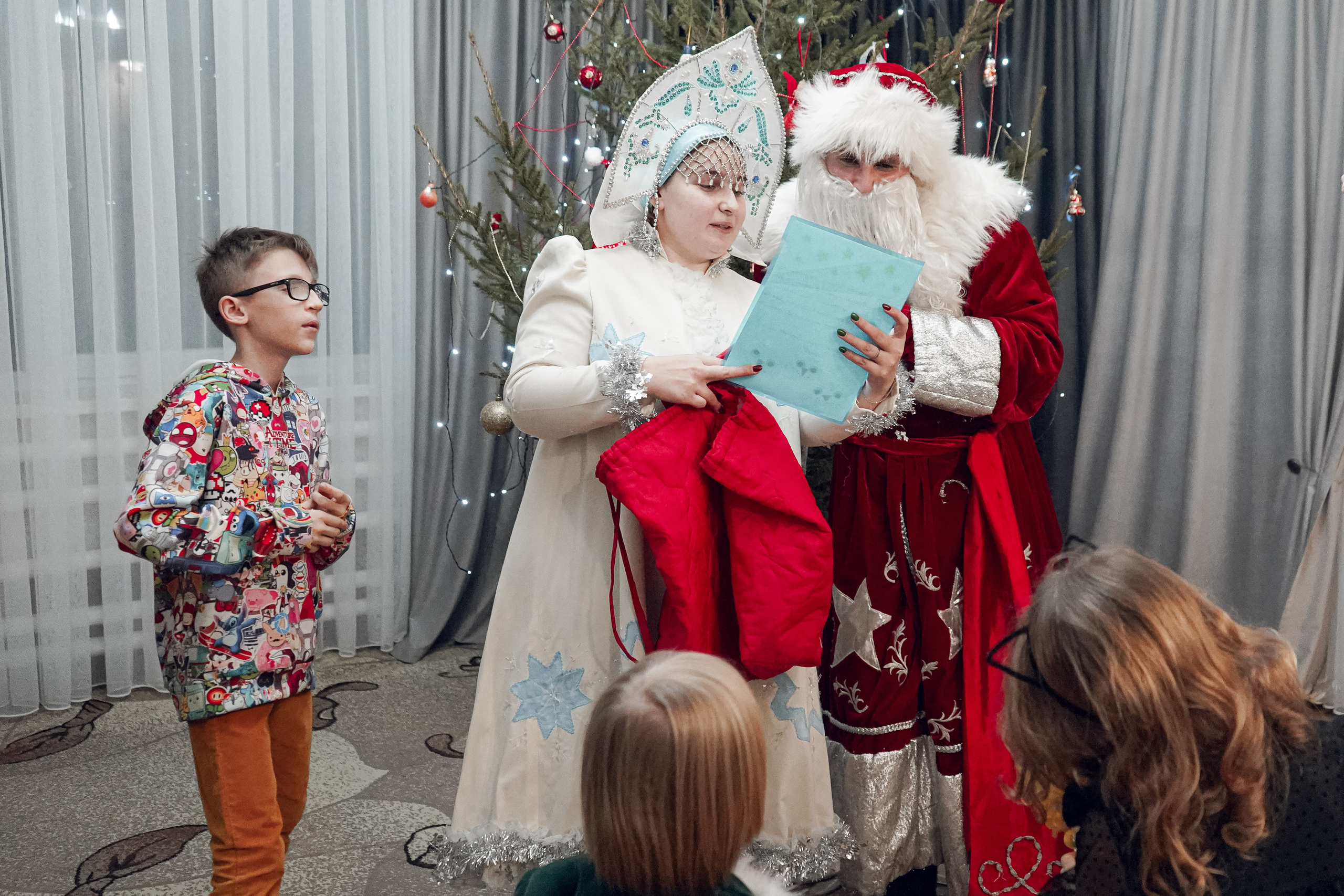 Поздравление Дедушки мороза и Снегурочки. Фотограф в Сочи Марина Барс