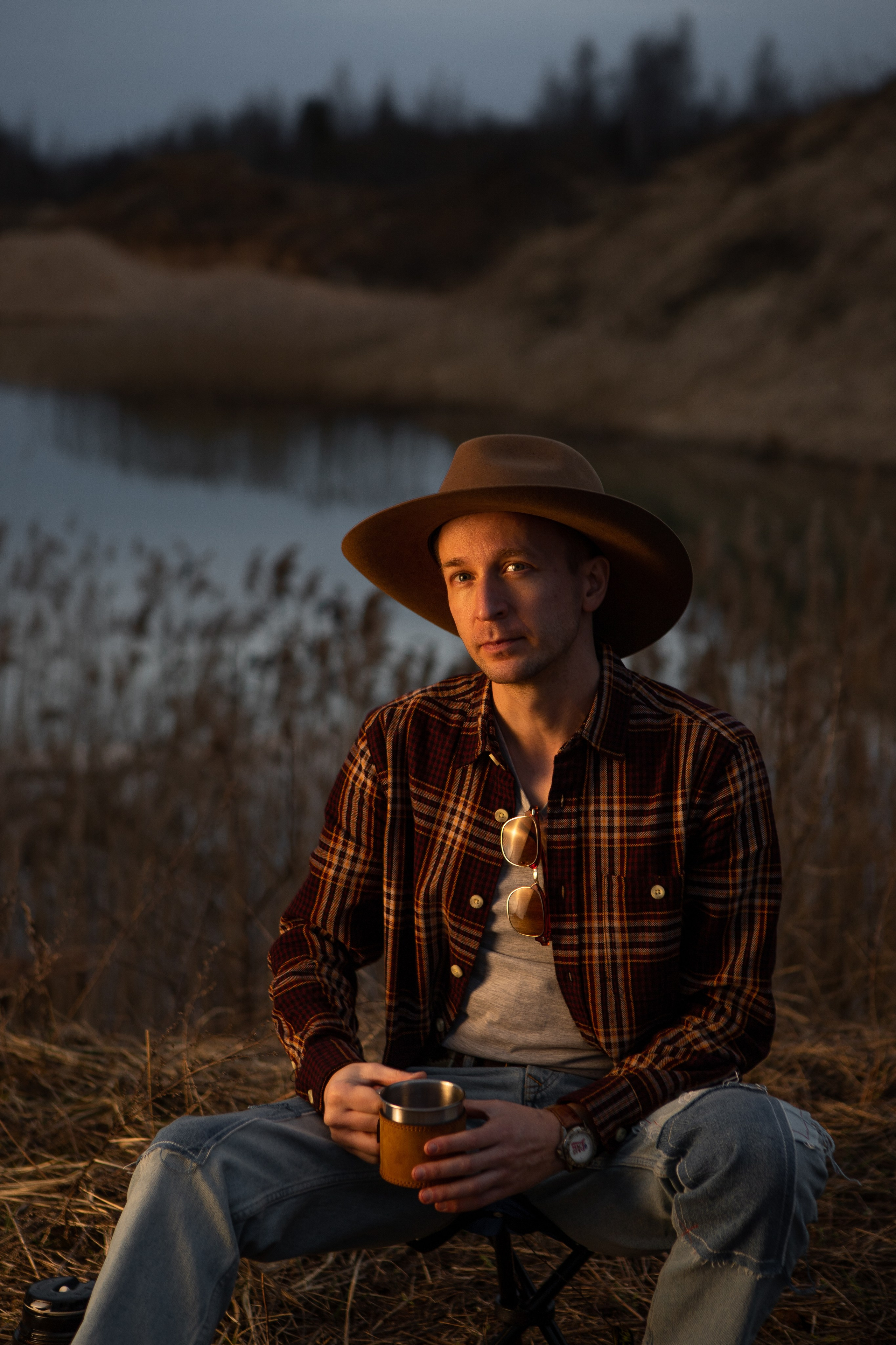 Мужская фотосессия на природе в Подмосковье. Атмосферный мужской портрет