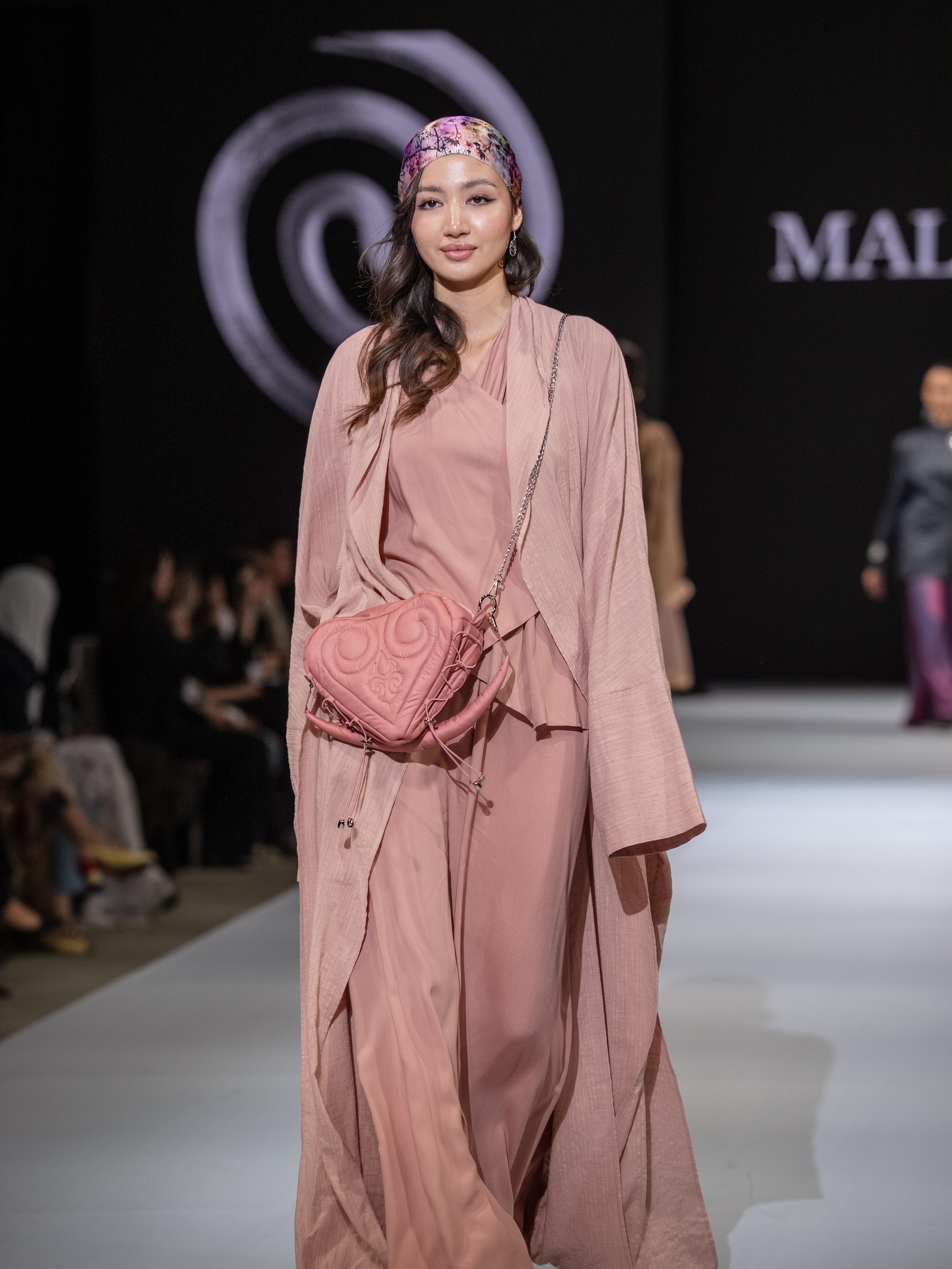 EURASIAN FASHION WEEK Malique. Сайт Алматинского НЮ АРТ, будуар и фэшн фотографа Дениса Карпенко