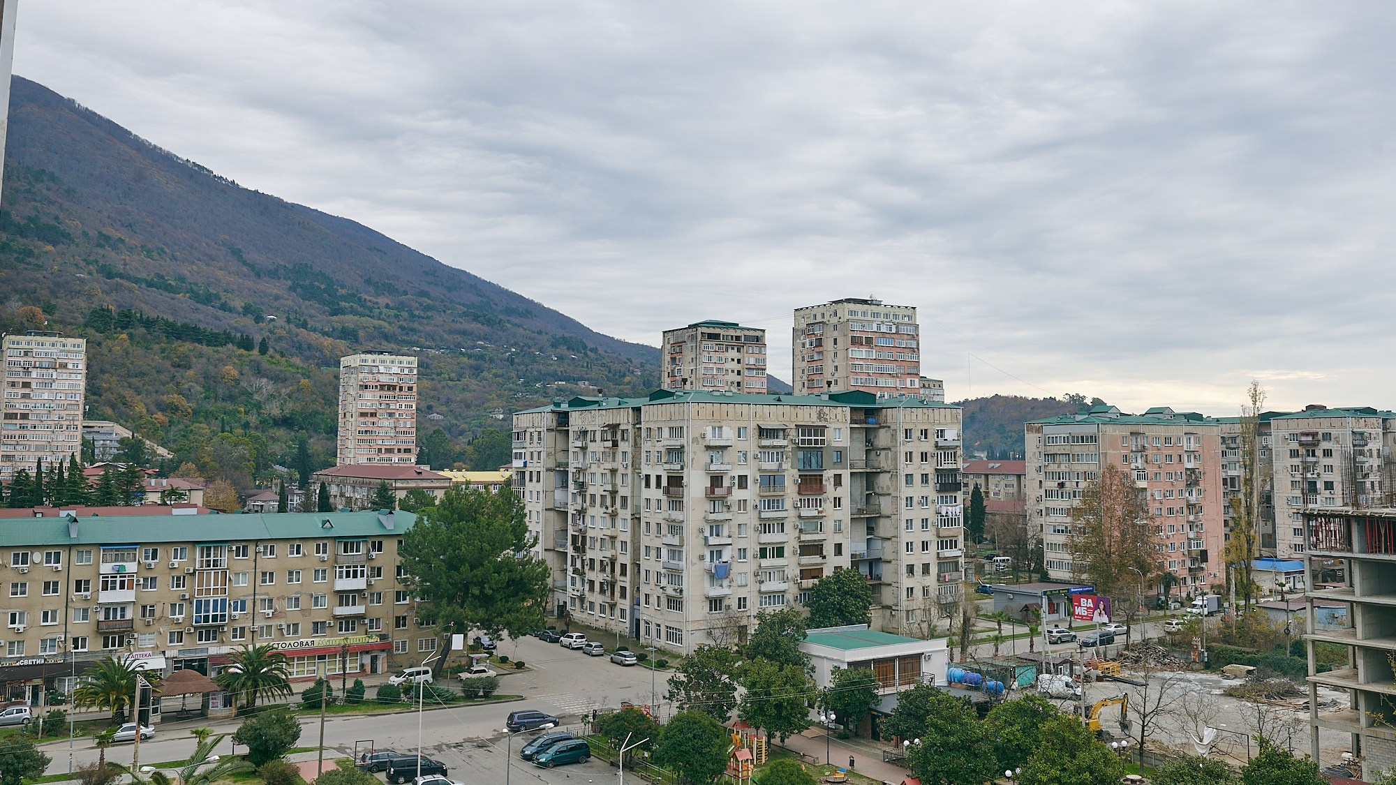 Гагра, Абхазия. Декабрь 2024. Фотографии отовсюду и обо всем