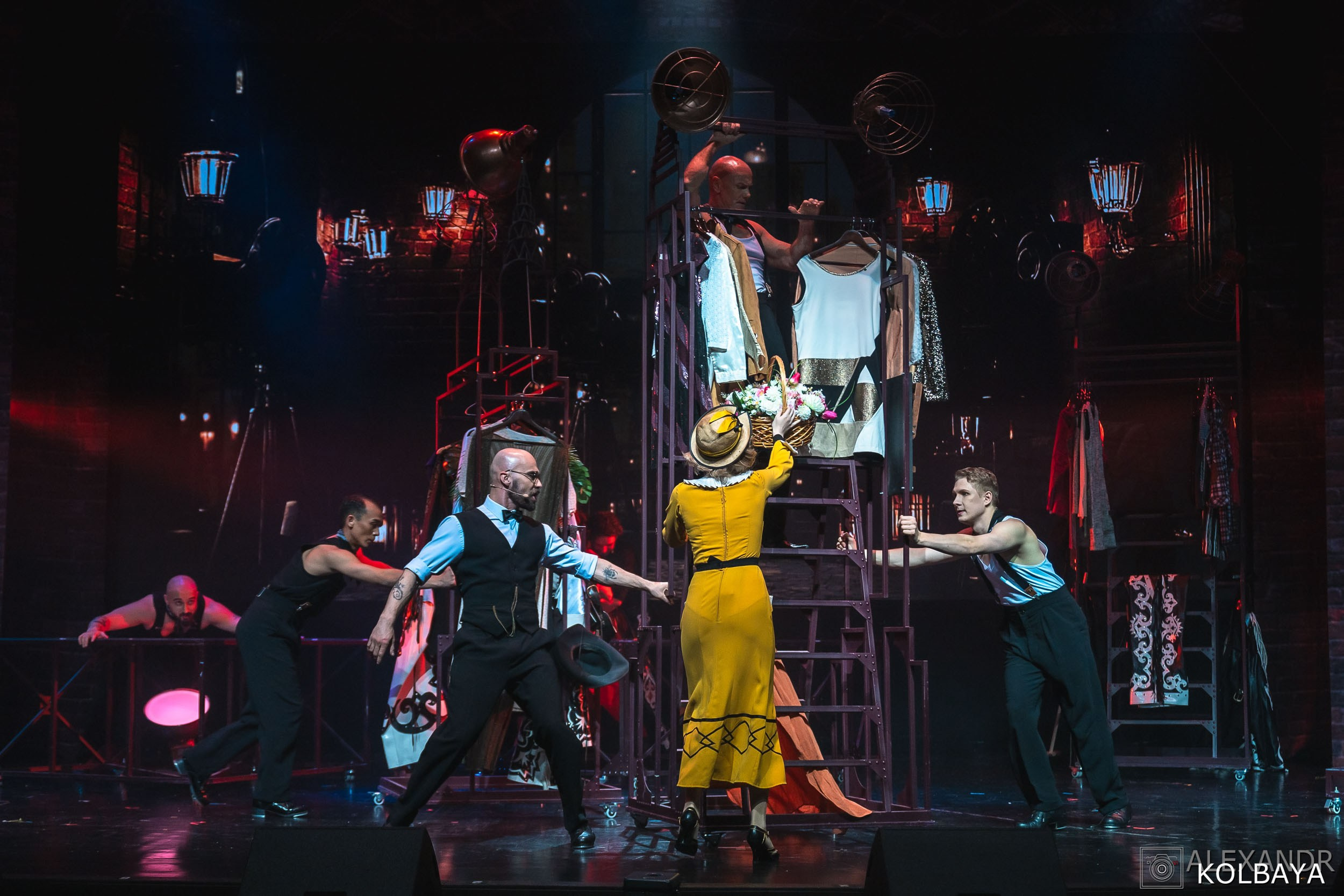 Фотографии со спектакля «Привет, я тетя Чарли». Концертный и театральный репортажный фотограф в Москве Александр Колбая