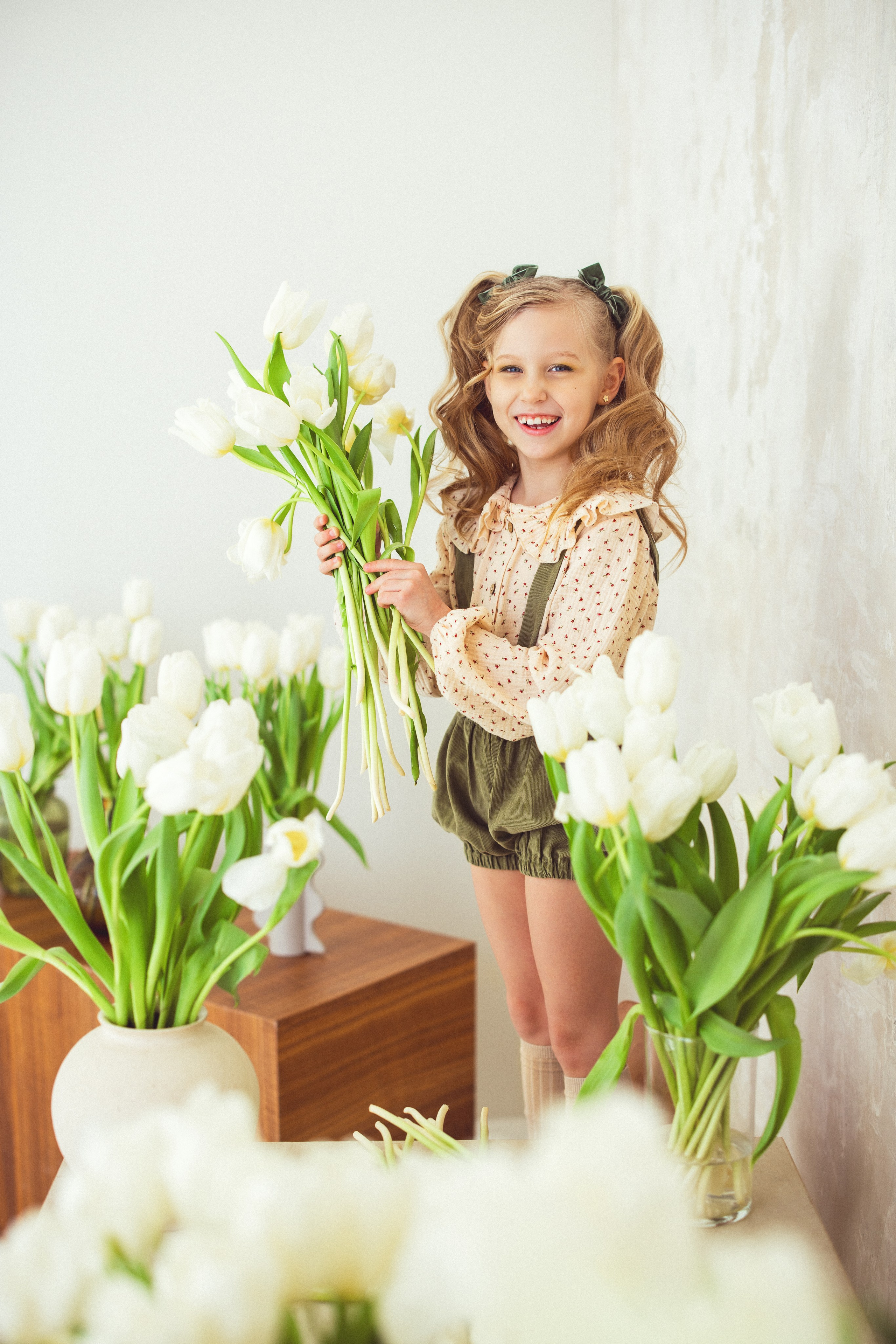 Фотосессия с белыми Тюльпанами, 2024 г. Семейный и детский фотограф в Краснодаре Анна Трашкова