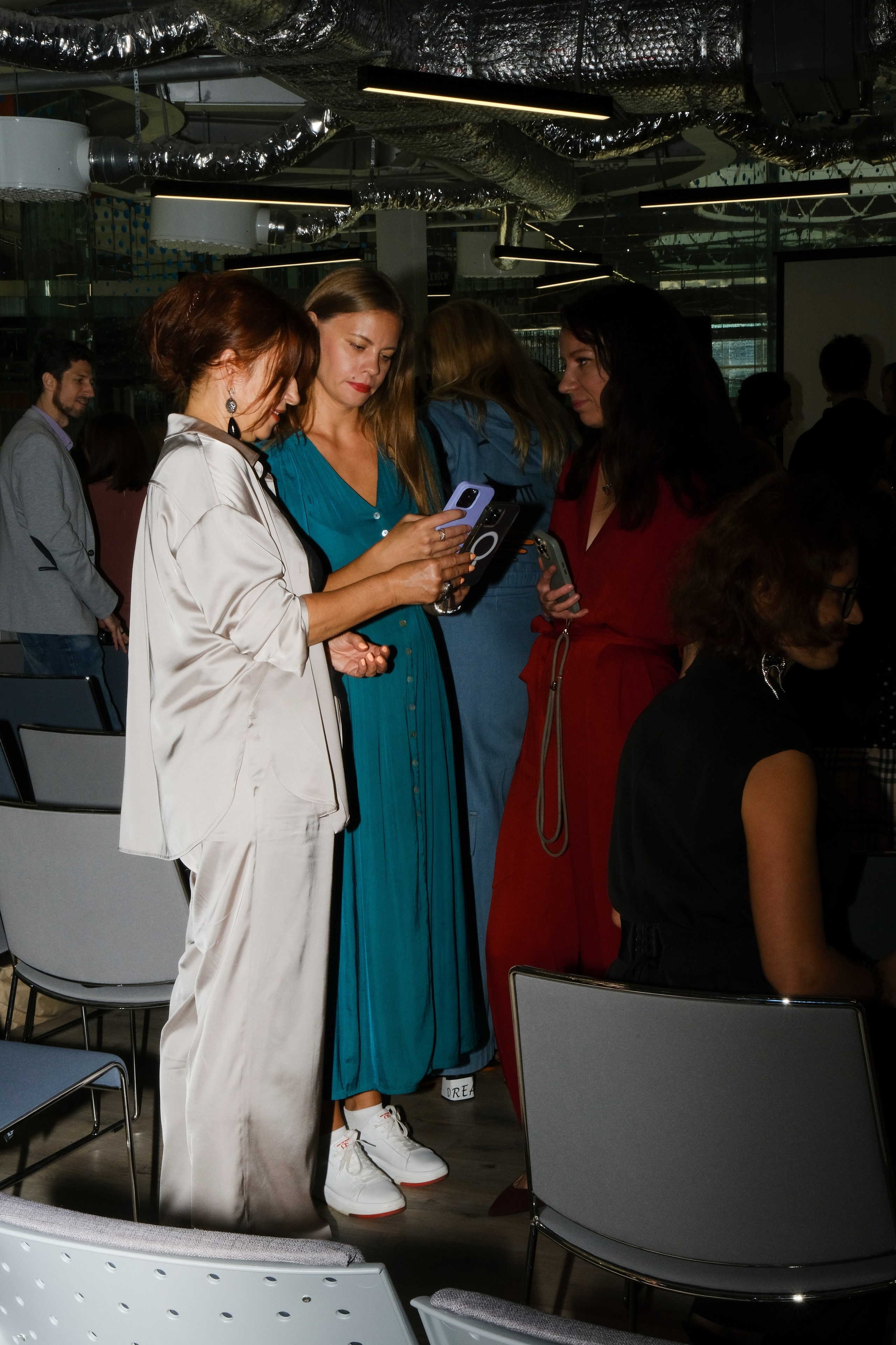 Репортаж бизнес-конференции в Сколково от сообщества BRUSNIKA. Индивидуальная фотосъёмка в Москве. Фотограф Василиса Тарасова