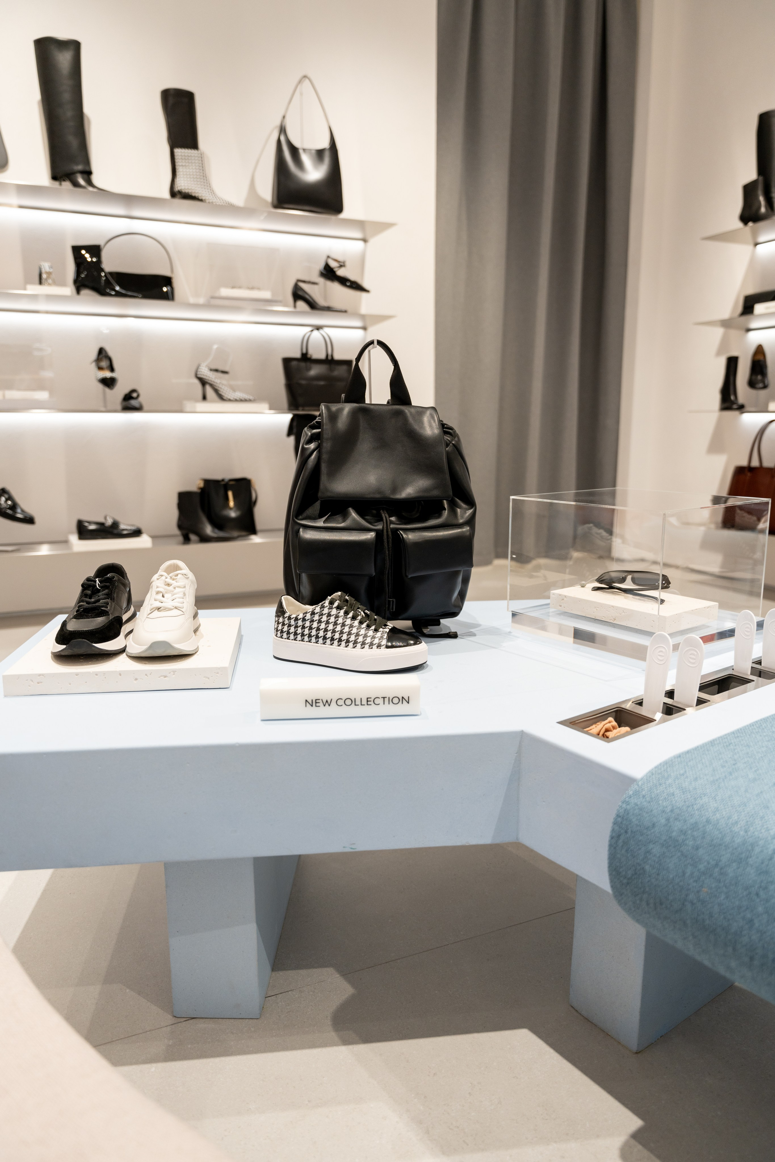 Интерьерная фотосъемка магазина Ekonika в Краснодаре — обувной бренд Профессиональная фотосъемка Ekonika — фирменный магазин в Краснодаре. Шедевры для Вас! Фотограф и Видеограф в Краснодаре Пахиев Руслан