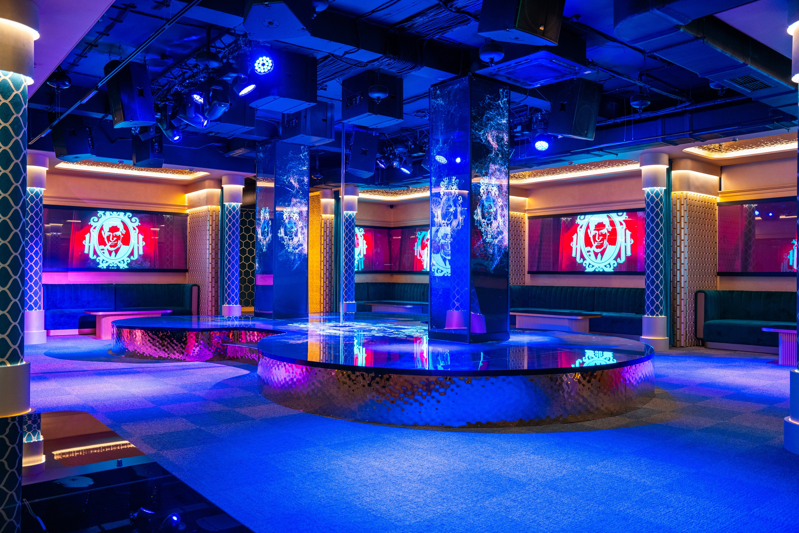 Фотосъемка интерьера стриптиз-клуба Hefner — элитный клуб Краснодара. Интерьерная фотосъемка клуба Hefner в Краснодаре — профессионально. Шедевры для Вас! Фотограф и Видеограф в Краснодаре Пахиев Руслан