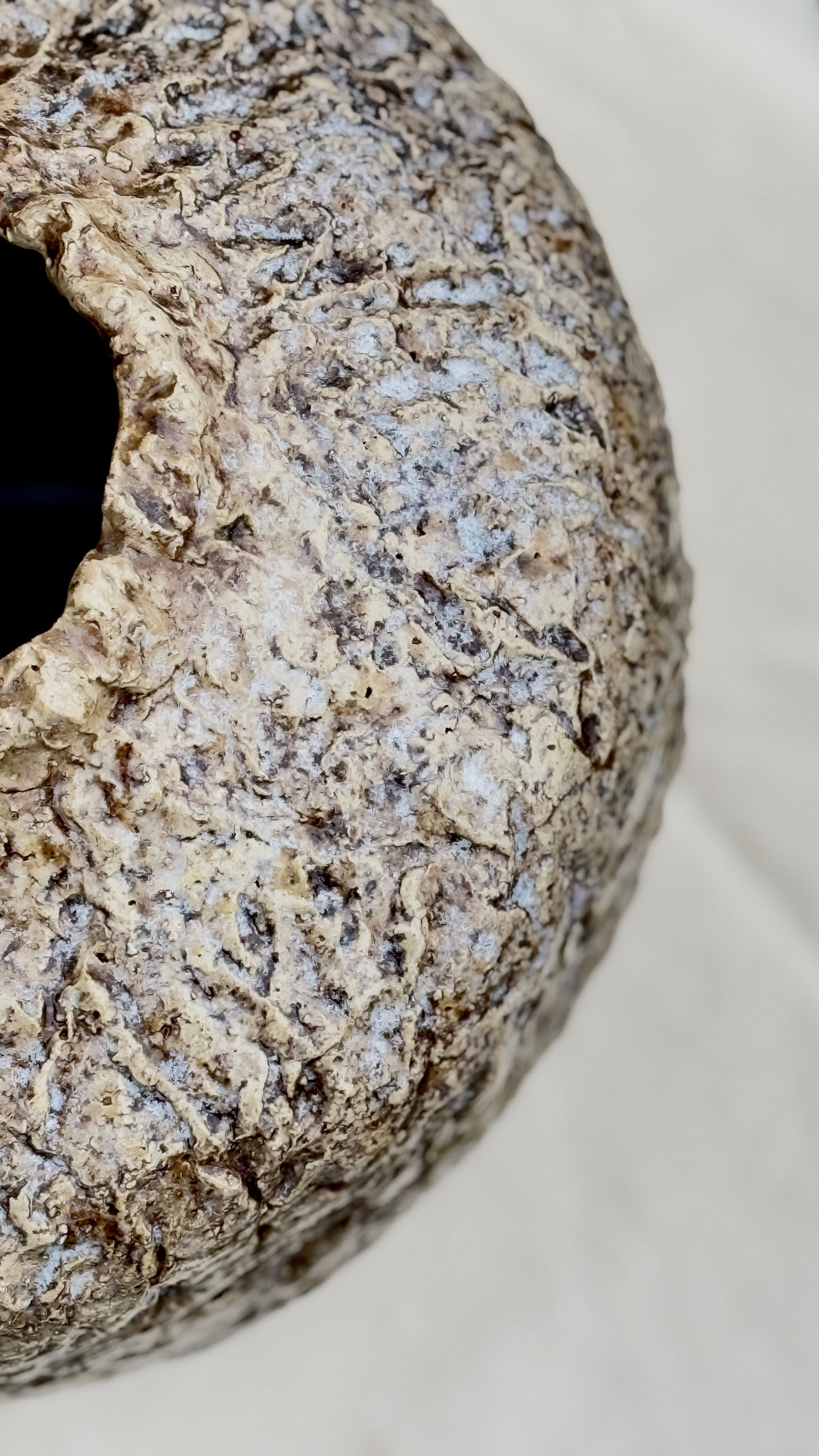 Ваза «Большой коричневый камень». Арт-керамика Катерины Жизневской