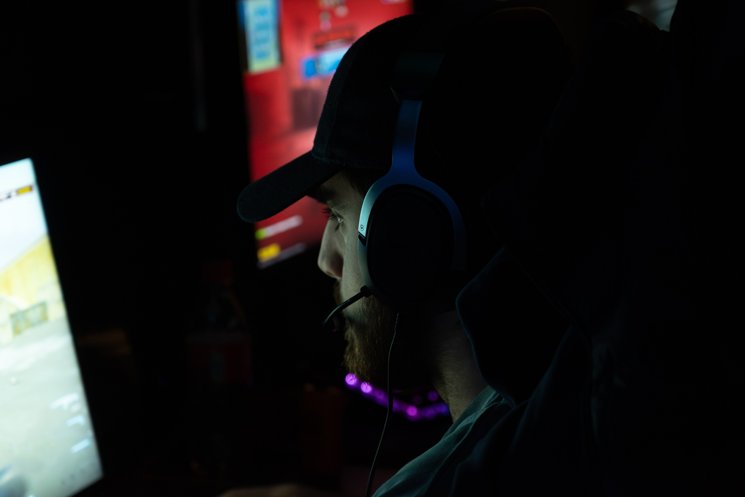 Репортаж в киберспортивном клубе Kolizeum. Фотограф мероприятий в Москве