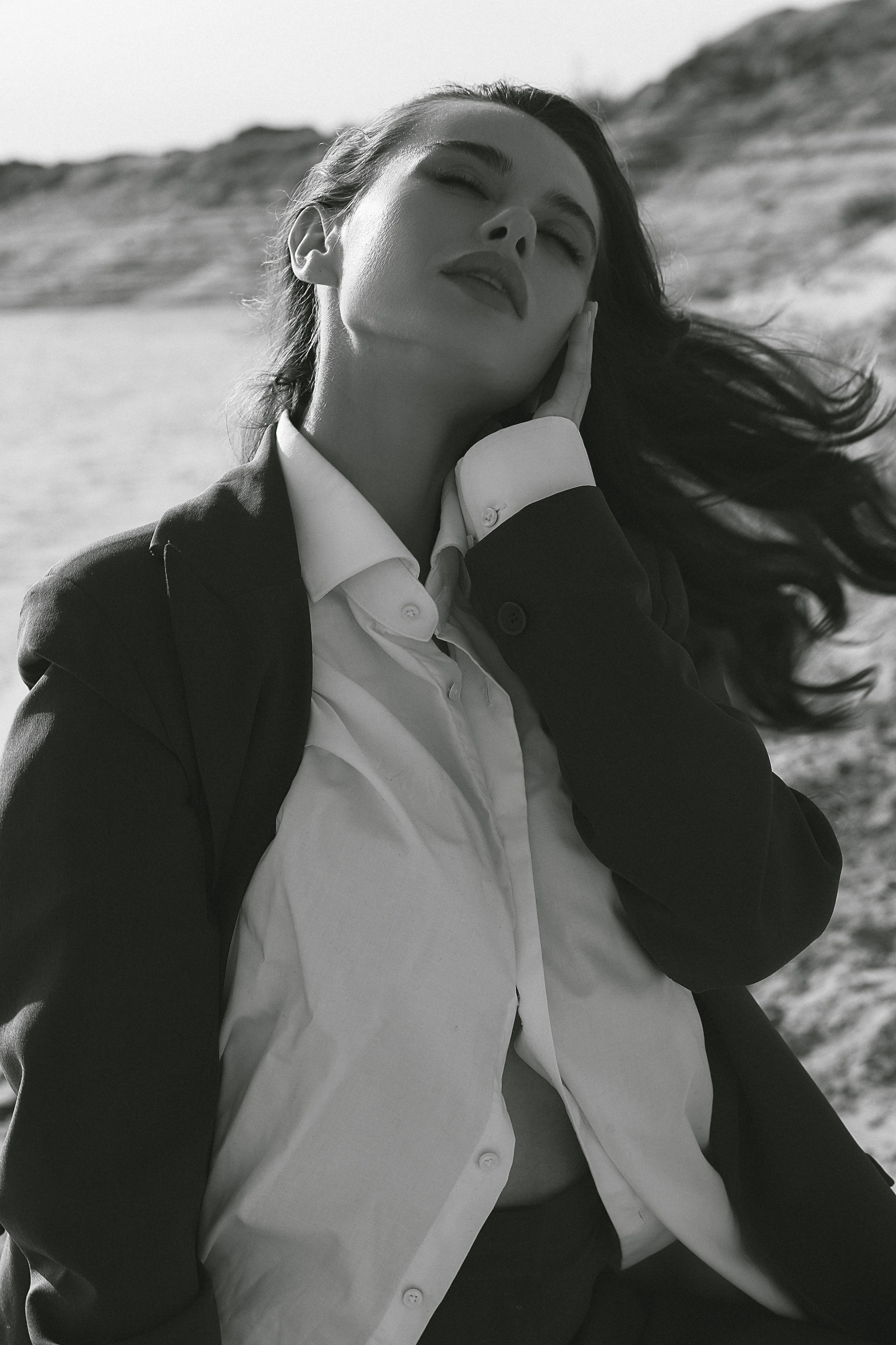 Мария, съемка на берегу