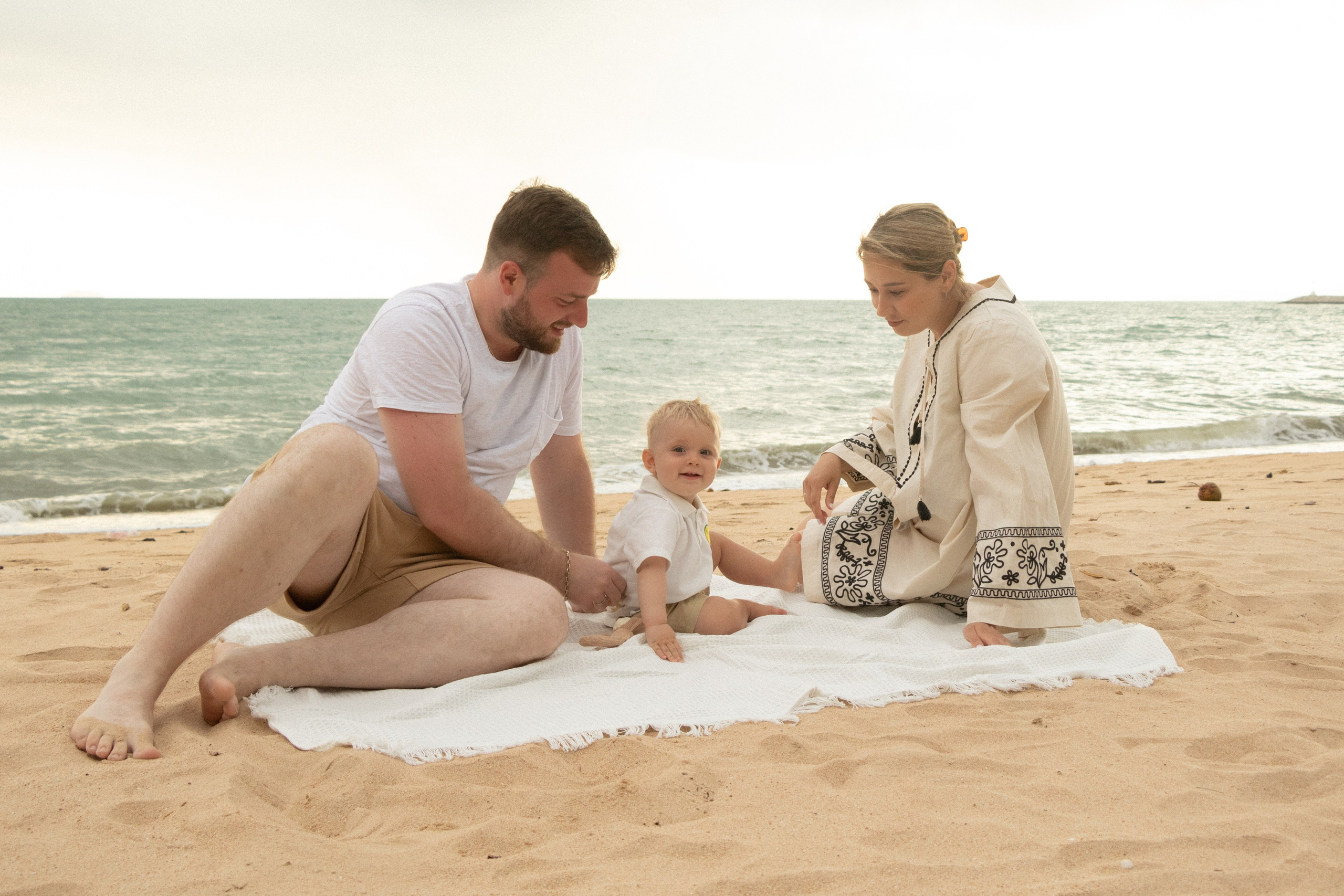 Alena’s family. Portrait photographer in Thailand