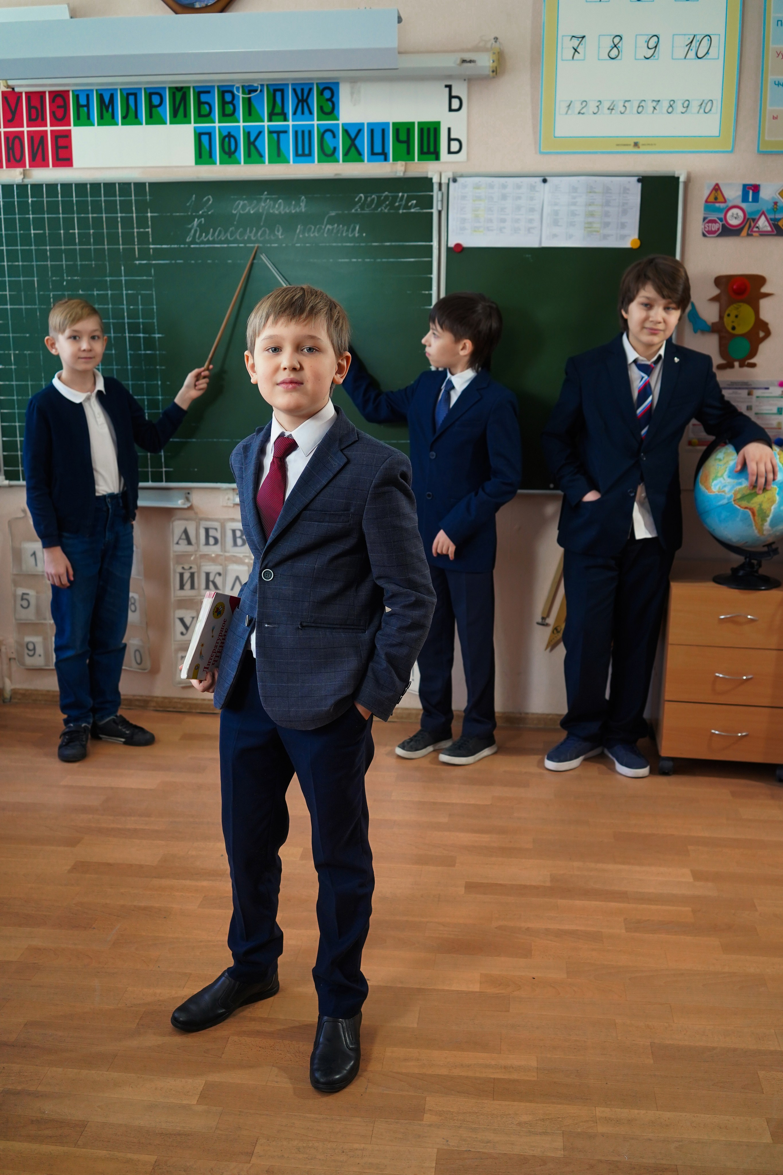 Выпускные альбомы, 4 класс Школа № 175 школьная фотосессия. Семейный и портретный фотограф в Екатеринбурге Анна Лобанова