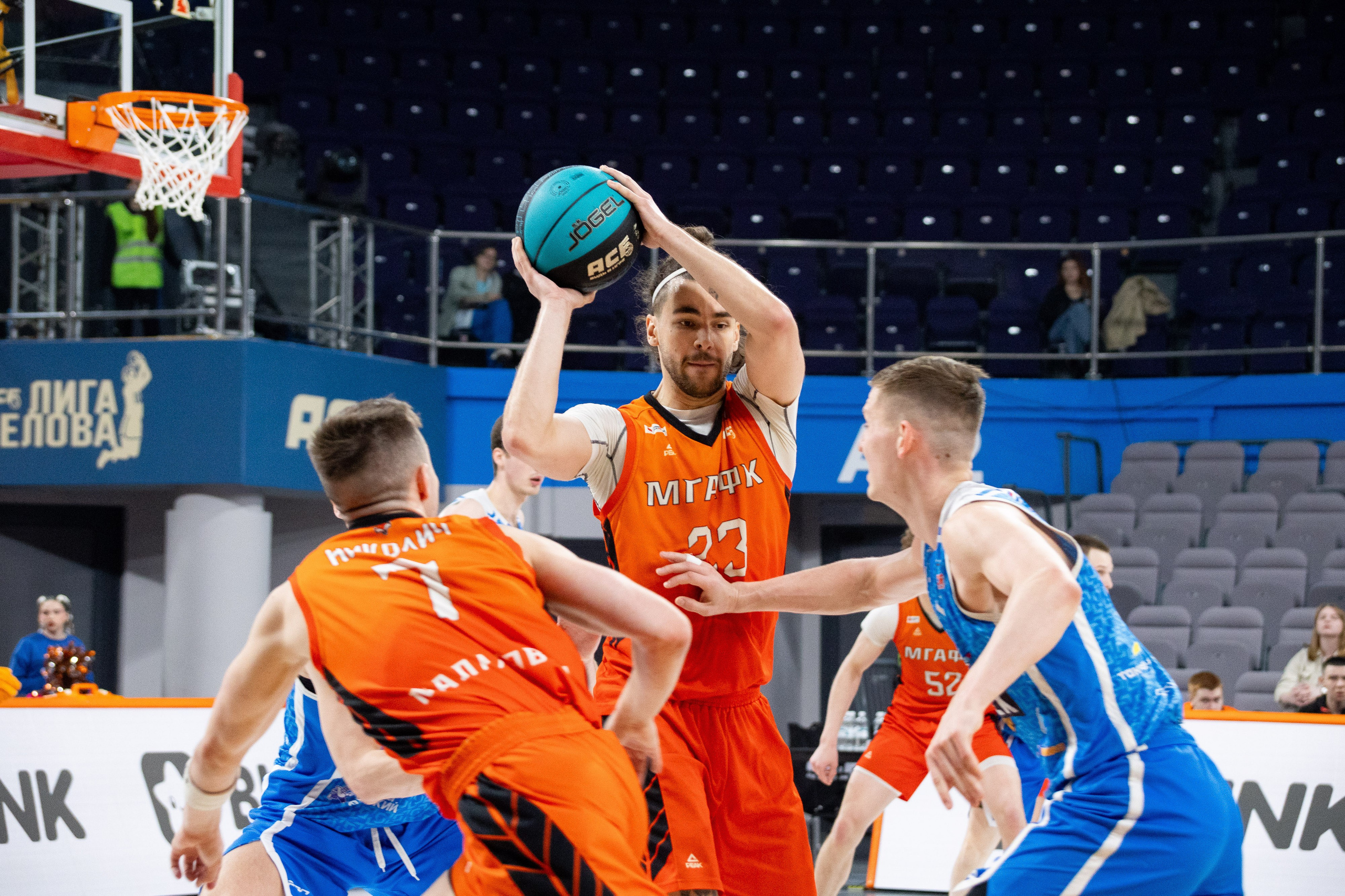 Баскетбольный матч Военмех — МГАФК. Фотограф Родион Нарудинов
