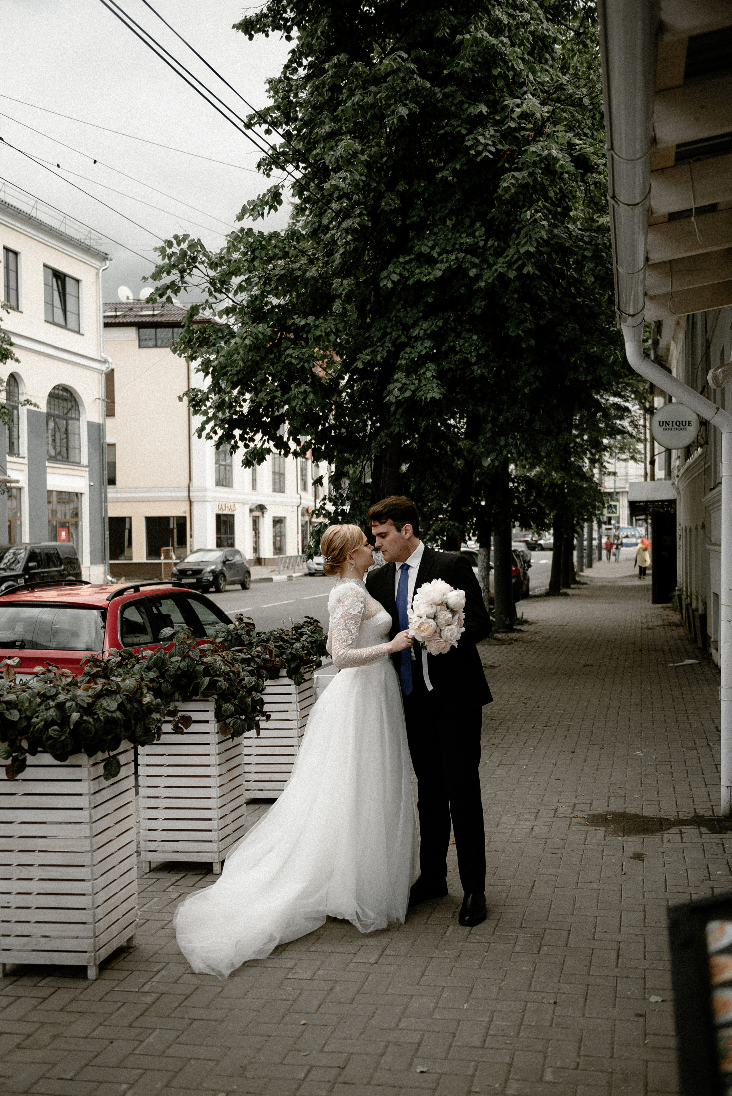 Фотосессия на красивой улице в городе Ярославль