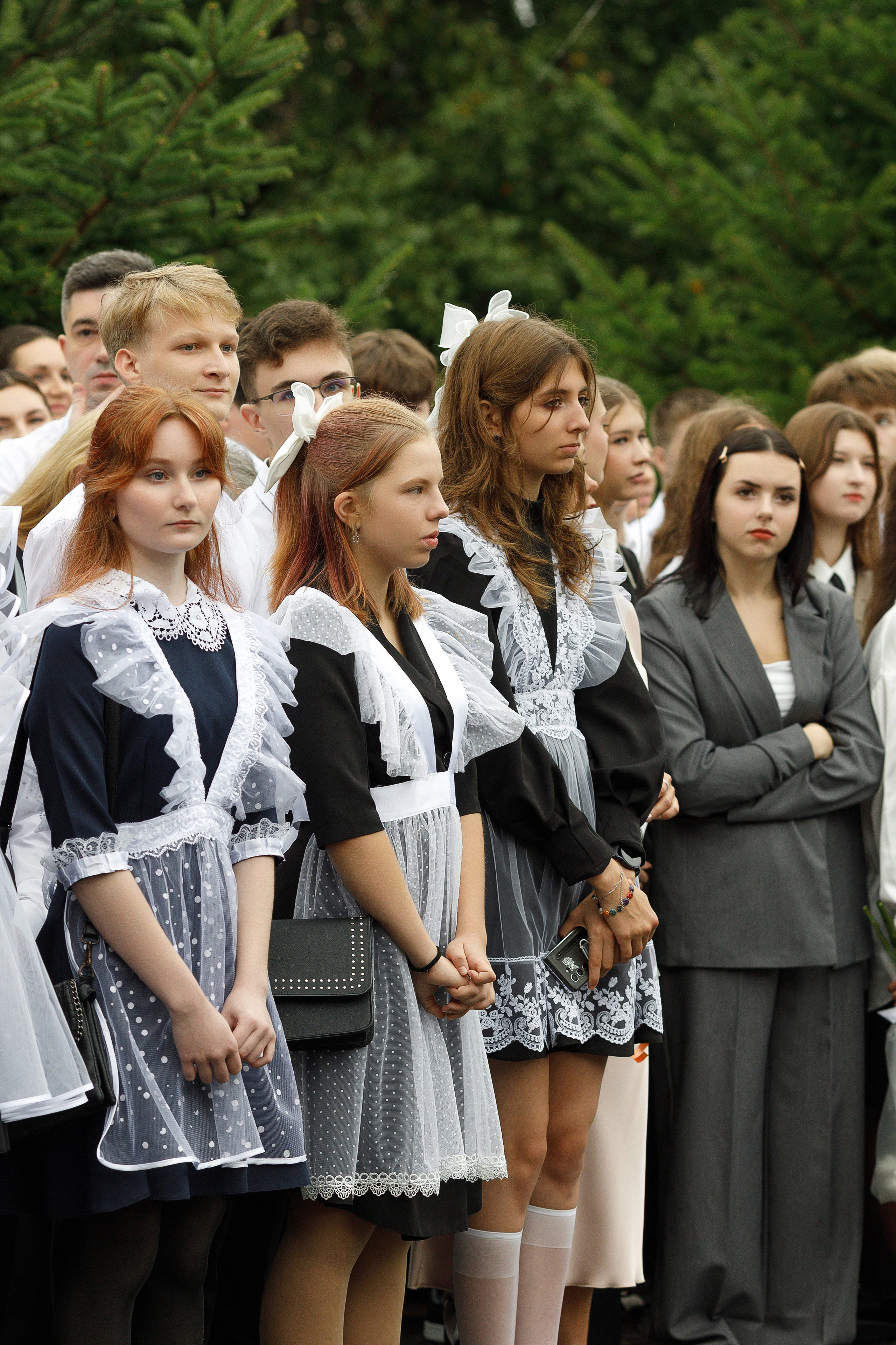 Линейка 11 клас Гимназия Артём. Photoalbum-vl.ru