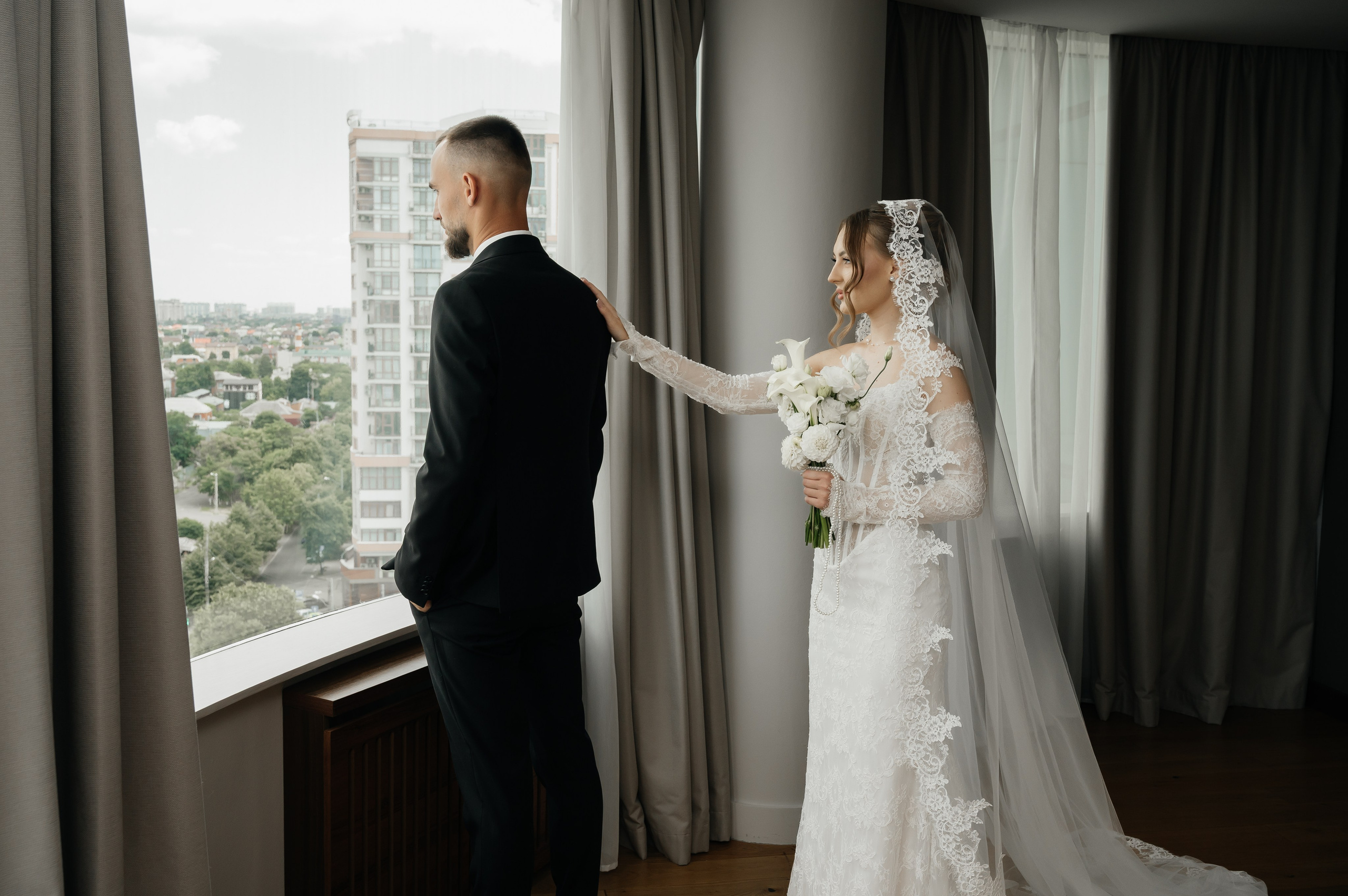 Свадьба (утро в отеле). Свадебный и семейный фотограф в Краснодаре Алина Мельник